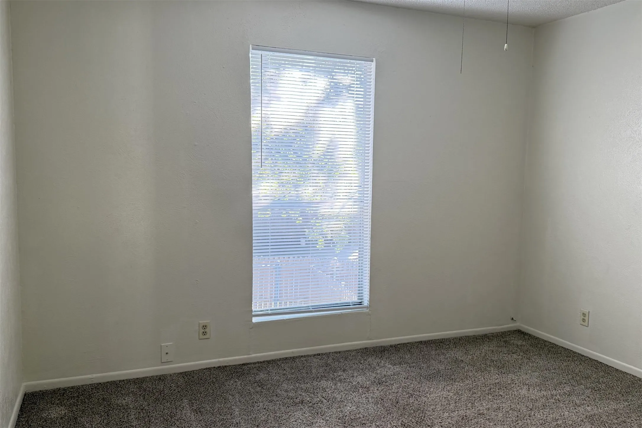 Quadruplex For Rent in Denton County , 1913 Kingswood Court, Denton, Texas 76205, 2 Bedroom, 2 Bathroom, Garage spaces, 1,420 Sqft, built in 1970, mls#21390734, Real Estate Agent in Denton, Homes For Rent in Denton county, Homes For Rent in Denton, Realtor in Denton Texas, Real Estate Brokerage Independent Realty Texas, Luminita Cordes Realtor