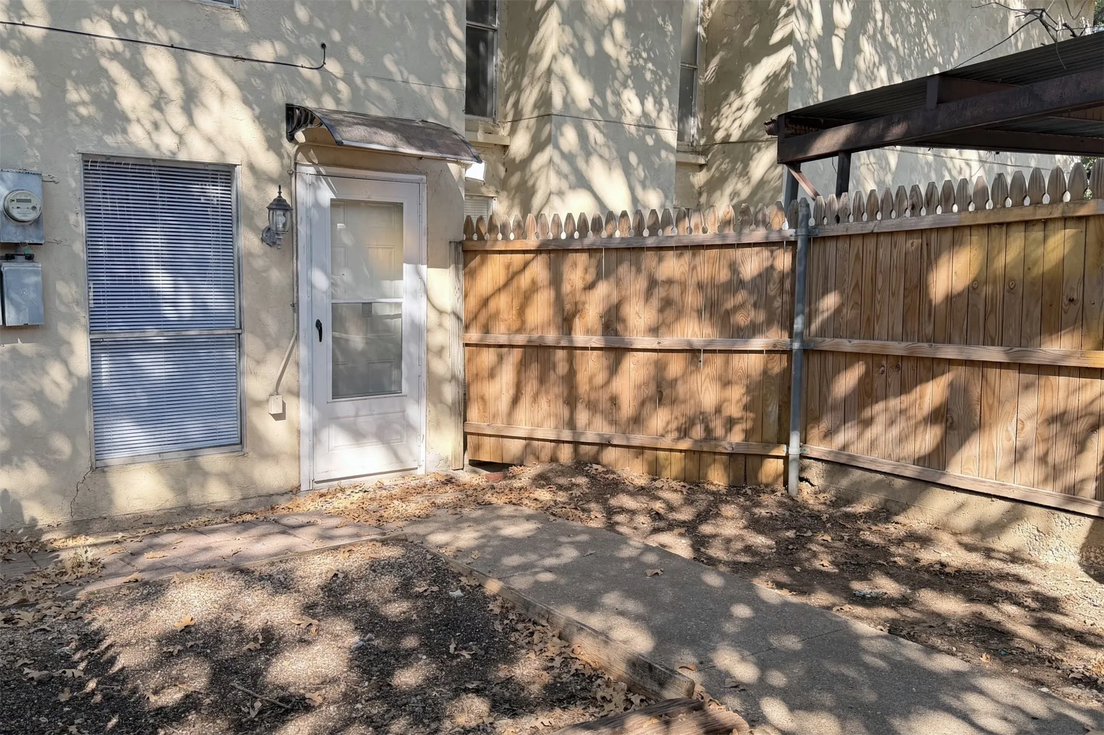Quadruplex For Rent in Denton County , 1913 Kingswood Court, Denton, Texas 76205, 2 Bedroom, 2 Bathroom, Garage spaces, 1,420 Sqft, built in 1970, mls#21390734, Real Estate Agent in Denton, Homes For Rent in Denton county, Homes For Rent in Denton, Realtor in Denton Texas, Real Estate Brokerage Independent Realty Texas, Luminita Cordes Realtor