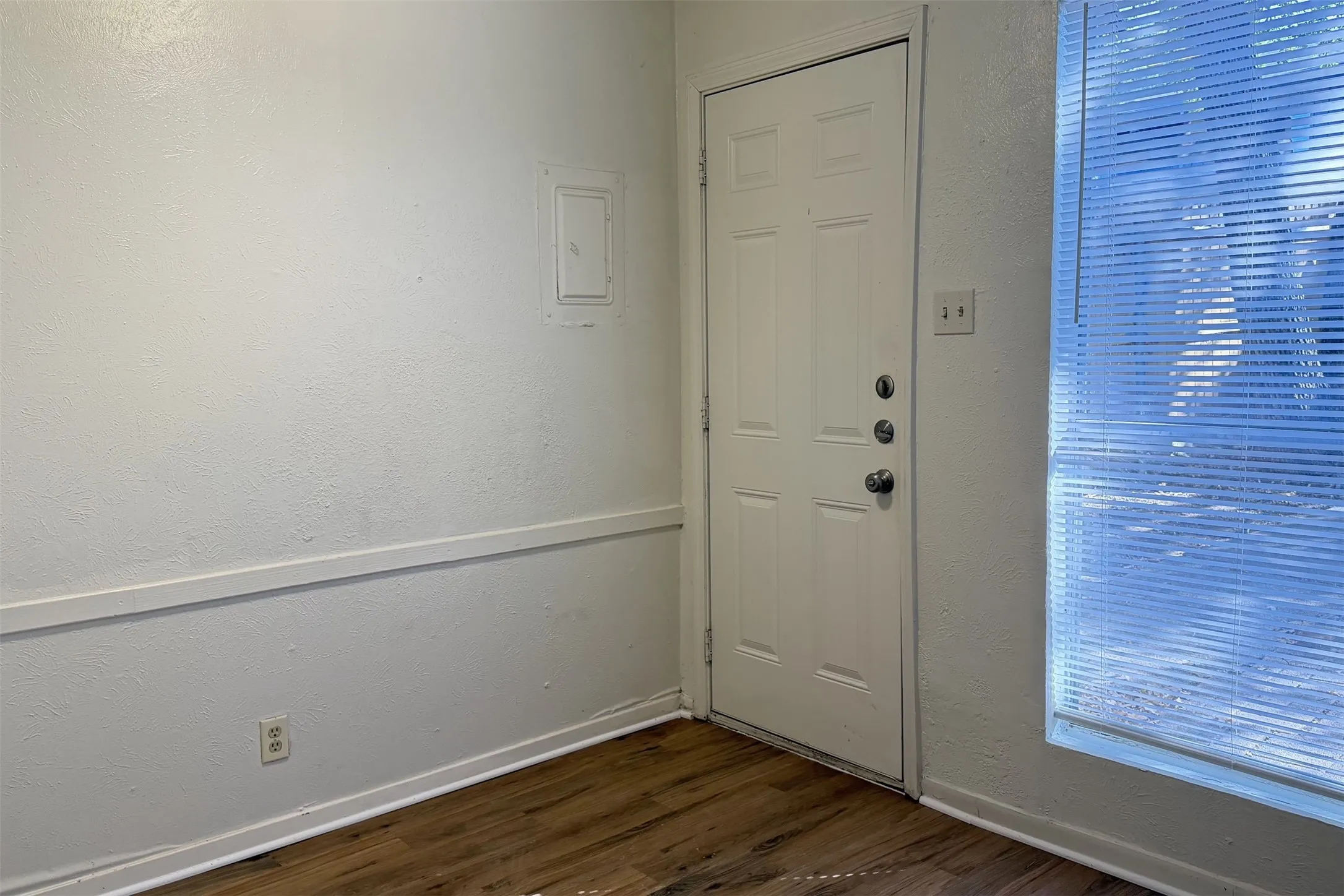 Quadruplex For Rent in Denton County , 1913 Kingswood Court, Denton, Texas 76205, 2 Bedroom, 2 Bathroom, Garage spaces, 1,420 Sqft, built in 1970, mls#21390734, Real Estate Agent in Denton, Homes For Rent in Denton county, Homes For Rent in Denton, Realtor in Denton Texas, Real Estate Brokerage Independent Realty Texas, Luminita Cordes Realtor