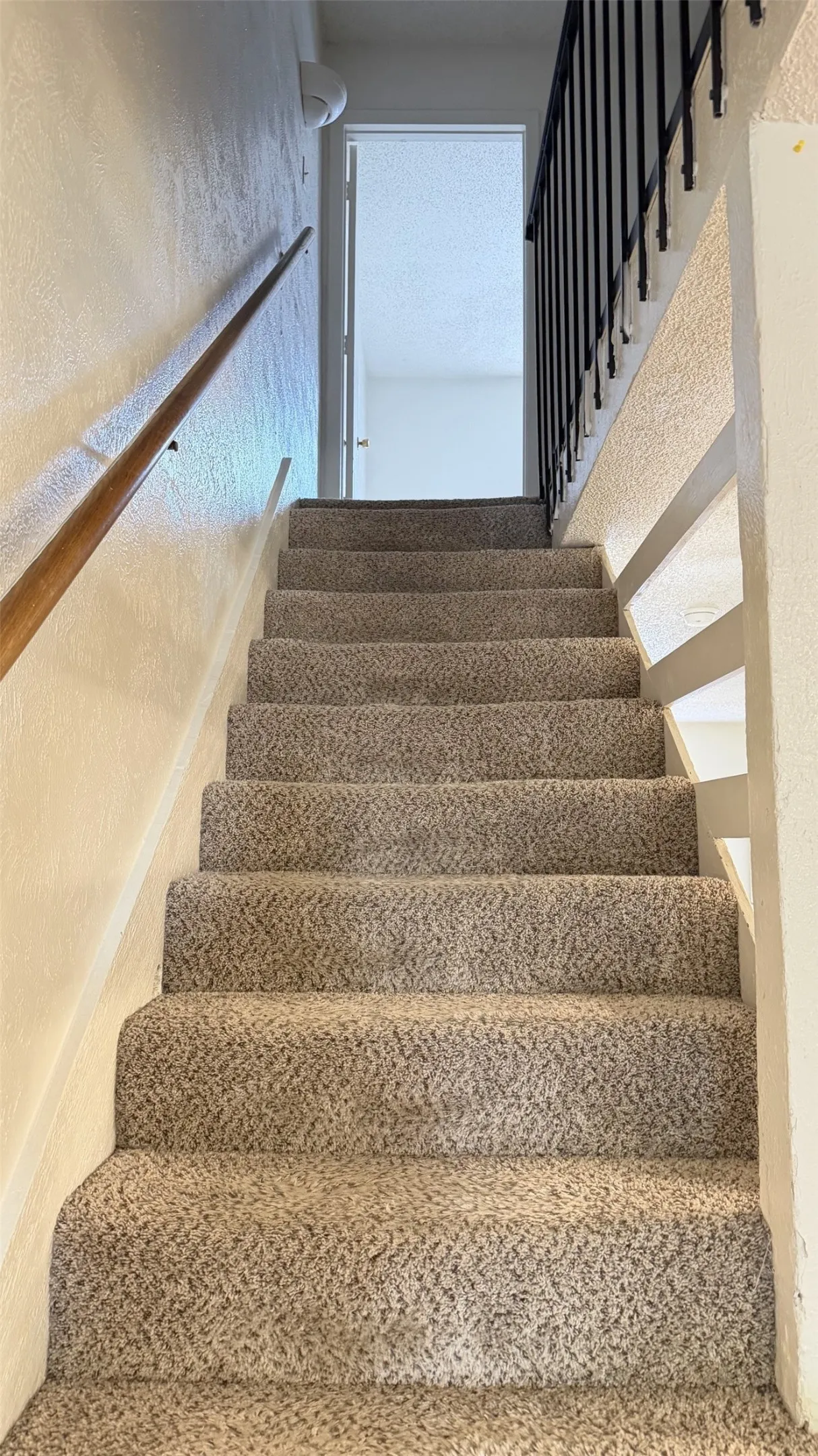 Quadruplex For Rent in Denton County , 1913 Kingswood Court, Denton, Texas 76205, 2 Bedroom, 2 Bathroom, Garage spaces, 1,420 Sqft, built in 1970, mls#21390734, Real Estate Agent in Denton, Homes For Rent in Denton county, Homes For Rent in Denton, Realtor in Denton Texas, Real Estate Brokerage Independent Realty Texas, Luminita Cordes Realtor