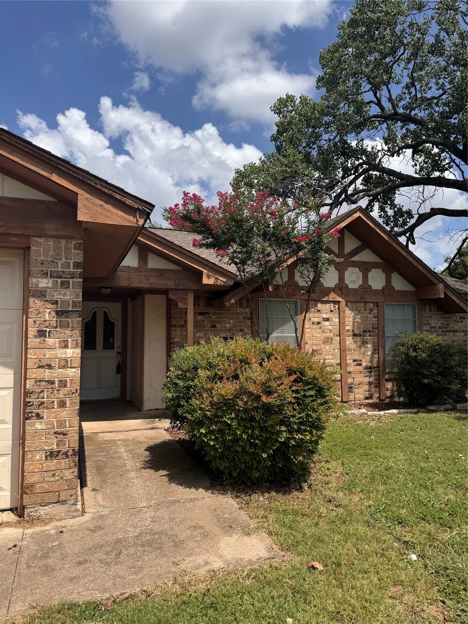 Single Family Residence For Rent