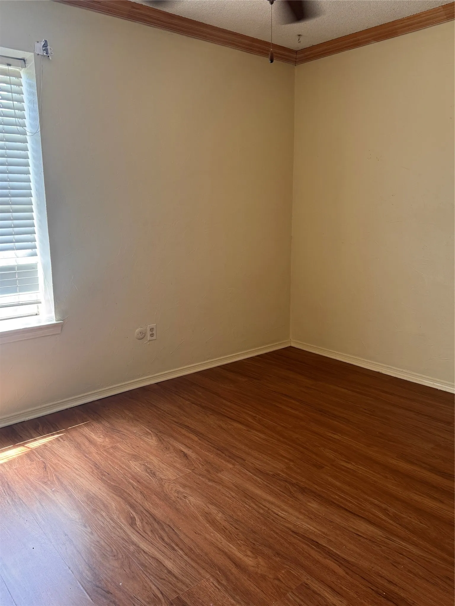 Single Family Residence For Rent in Tarrant County , 1928 Hurstview Drive, Hurst, Texas 76054, 3 Bedroom, 2 Bathroom, 2 Garage spaces, 1,380 Sqft, built in 1978, mls#21390760, Real Estate Agent in Hurst, Homes For Rent in Tarrant county, Homes For Rent in Hurst, Realtor in Hurst Texas, Real Estate Brokerage Independent Realty Texas, Luminita Cordes Realtor
