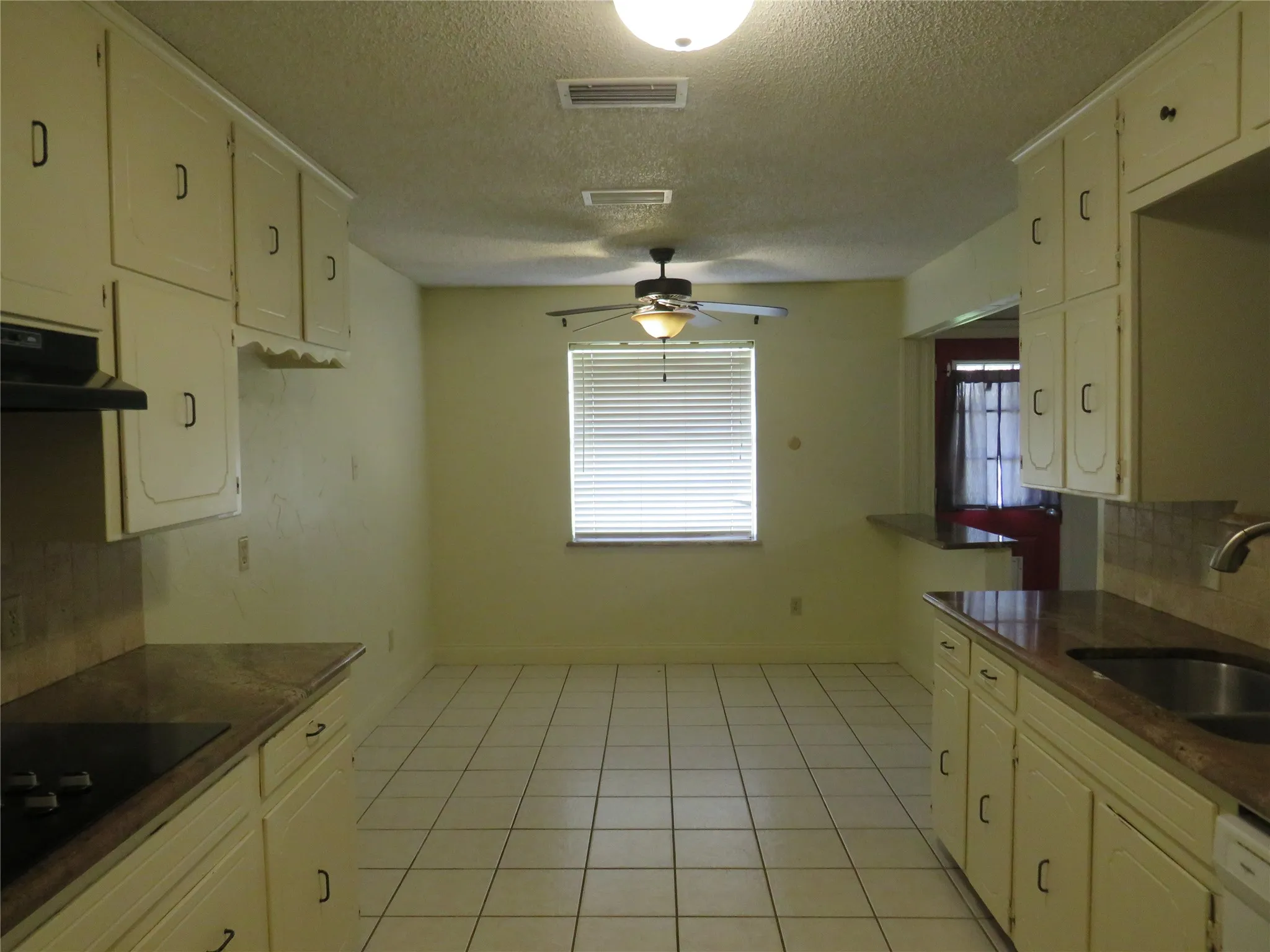 Single Family Residence For Rent in Tarrant County , 1928 Hurstview Drive, Hurst, Texas 76054, 3 Bedroom, 2 Bathroom, 2 Garage spaces, 1,380 Sqft, built in 1978, mls#21390760, Real Estate Agent in Hurst, Homes For Rent in Tarrant county, Homes For Rent in Hurst, Realtor in Hurst Texas, Real Estate Brokerage Independent Realty Texas, Luminita Cordes Realtor