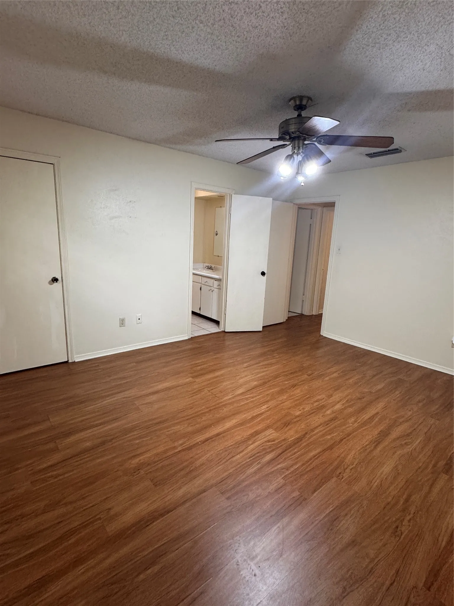 Single Family Residence For Rent in Tarrant County , 1928 Hurstview Drive, Hurst, Texas 76054, 3 Bedroom, 2 Bathroom, 2 Garage spaces, 1,380 Sqft, built in 1978, mls#21390760, Real Estate Agent in Hurst, Homes For Rent in Tarrant county, Homes For Rent in Hurst, Realtor in Hurst Texas, Real Estate Brokerage Independent Realty Texas, Luminita Cordes Realtor