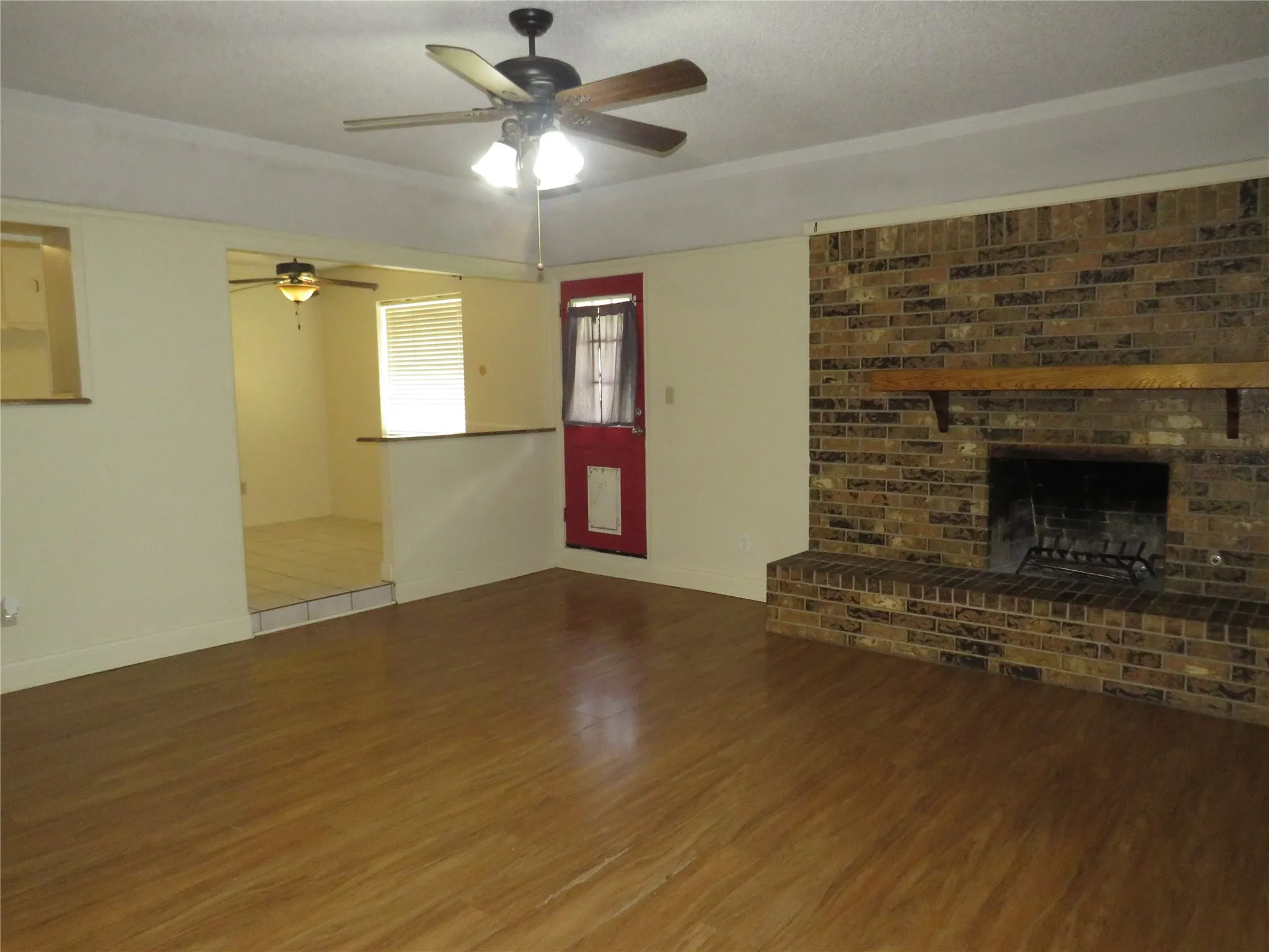 Single Family Residence For Rent in Tarrant County , 1928 Hurstview Drive, Hurst, Texas 76054, 3 Bedroom, 2 Bathroom, 2 Garage spaces, 1,380 Sqft, built in 1978, mls#21390760, Real Estate Agent in Hurst, Homes For Rent in Tarrant county, Homes For Rent in Hurst, Realtor in Hurst Texas, Real Estate Brokerage Independent Realty Texas, Luminita Cordes Realtor