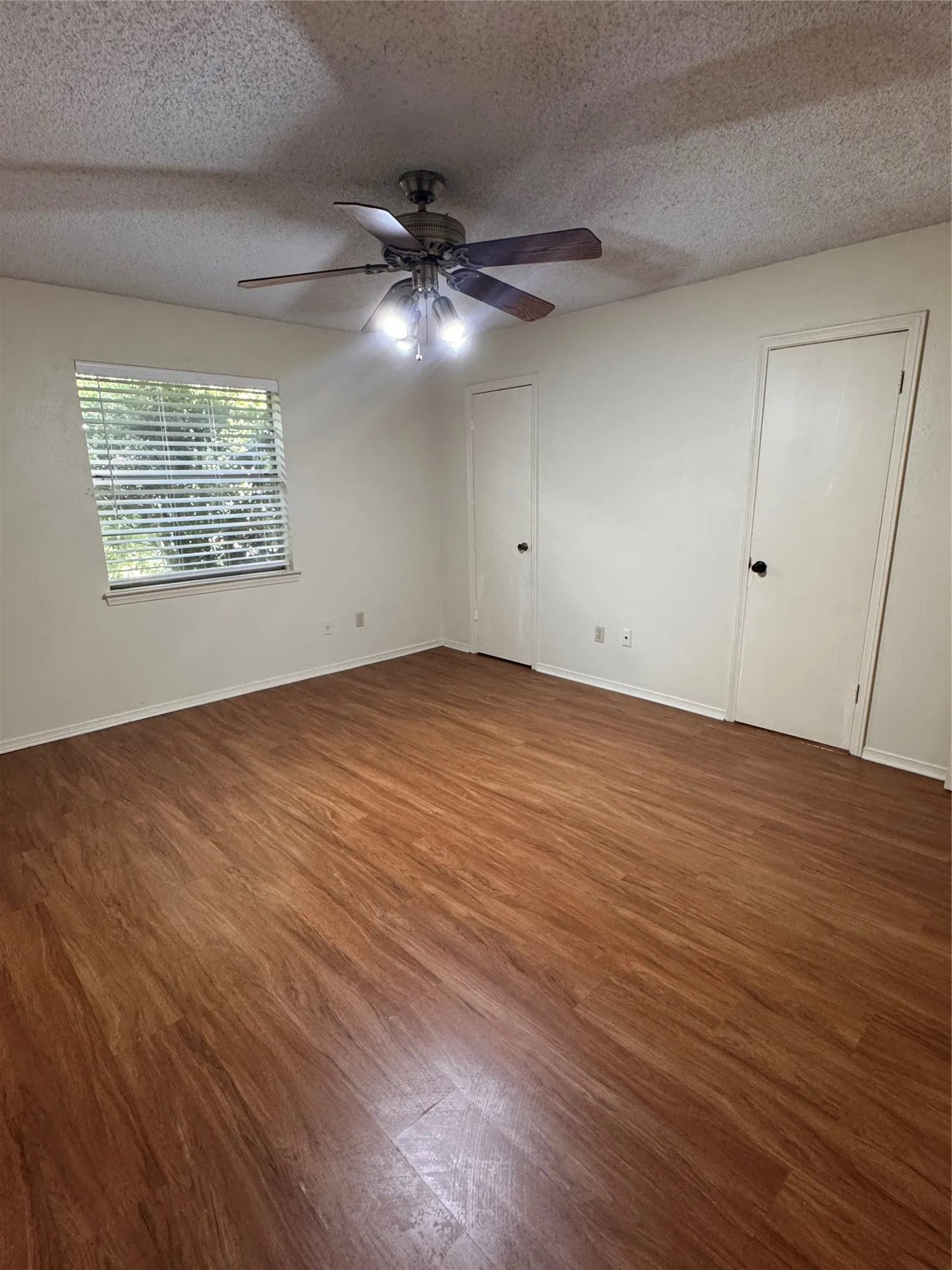Single Family Residence For Rent in Tarrant County , 1928 Hurstview Drive, Hurst, Texas 76054, 3 Bedroom, 2 Bathroom, 2 Garage spaces, 1,380 Sqft, built in 1978, mls#21390760, Real Estate Agent in Hurst, Homes For Rent in Tarrant county, Homes For Rent in Hurst, Realtor in Hurst Texas, Real Estate Brokerage Independent Realty Texas, Luminita Cordes Realtor