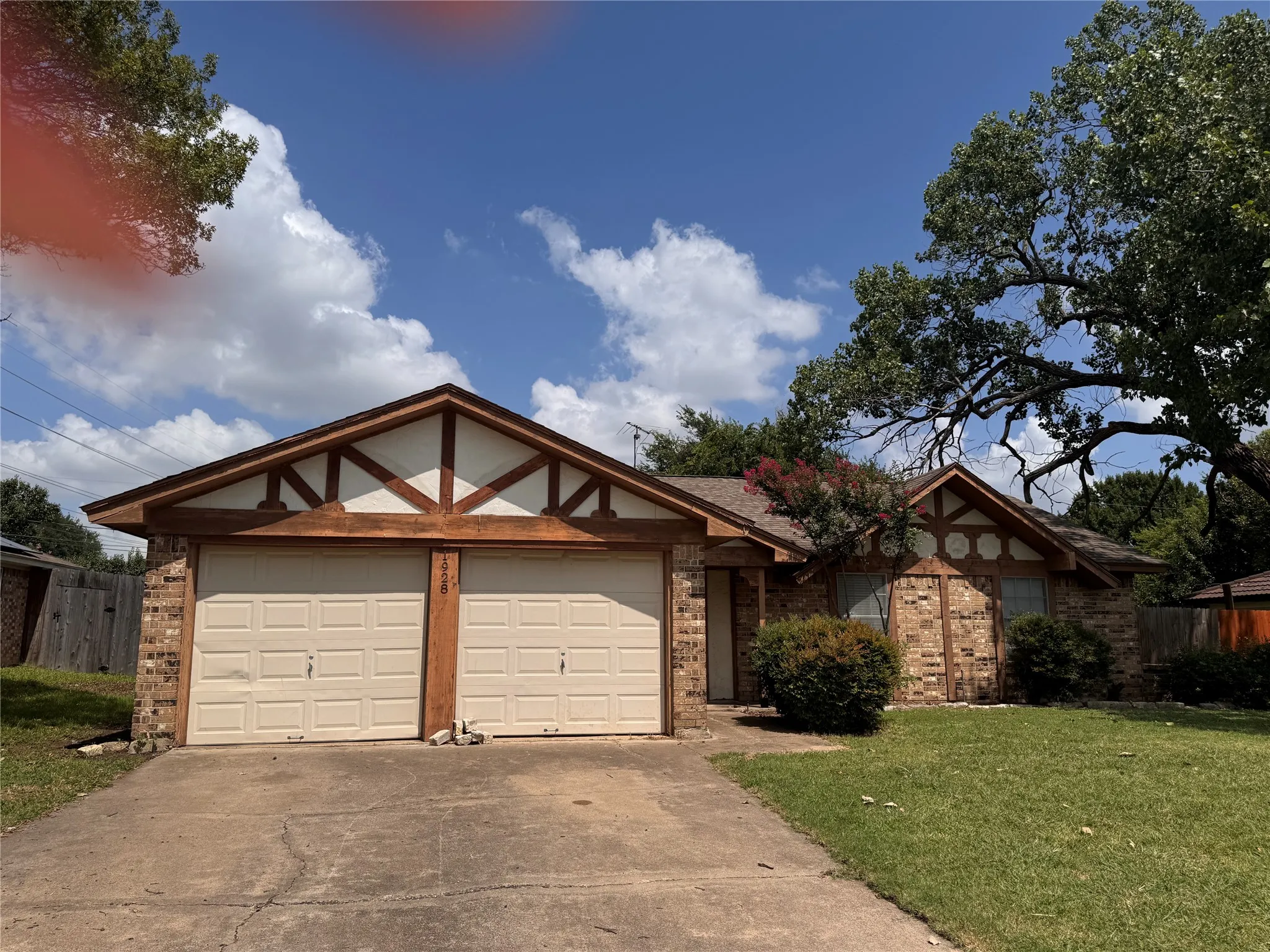 Single Family Residence For Rent in Tarrant County , 1928 Hurstview Drive, Hurst, Texas 76054, 3 Bedroom, 2 Bathroom, 2 Garage spaces, 1,380 Sqft, built in 1978, mls#21390760, Real Estate Agent in Hurst, Homes For Rent in Tarrant county, Homes For Rent in Hurst, Realtor in Hurst Texas, Real Estate Brokerage Independent Realty Texas, Luminita Cordes Realtor