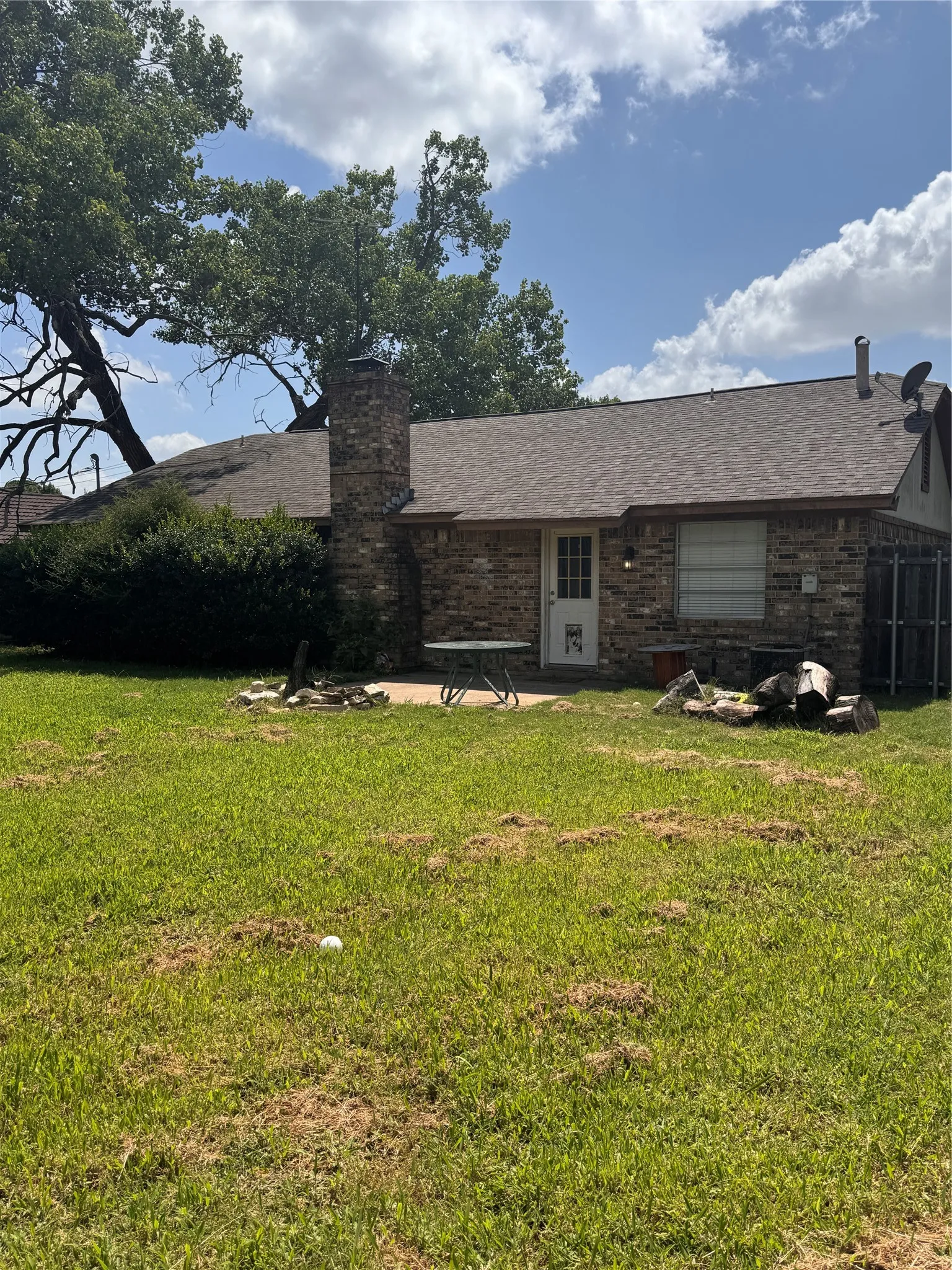 Single Family Residence For Rent in Tarrant County , 1928 Hurstview Drive, Hurst, Texas 76054, 3 Bedroom, 2 Bathroom, 2 Garage spaces, 1,380 Sqft, built in 1978, mls#21390760, Real Estate Agent in Hurst, Homes For Rent in Tarrant county, Homes For Rent in Hurst, Realtor in Hurst Texas, Real Estate Brokerage Independent Realty Texas, Luminita Cordes Realtor