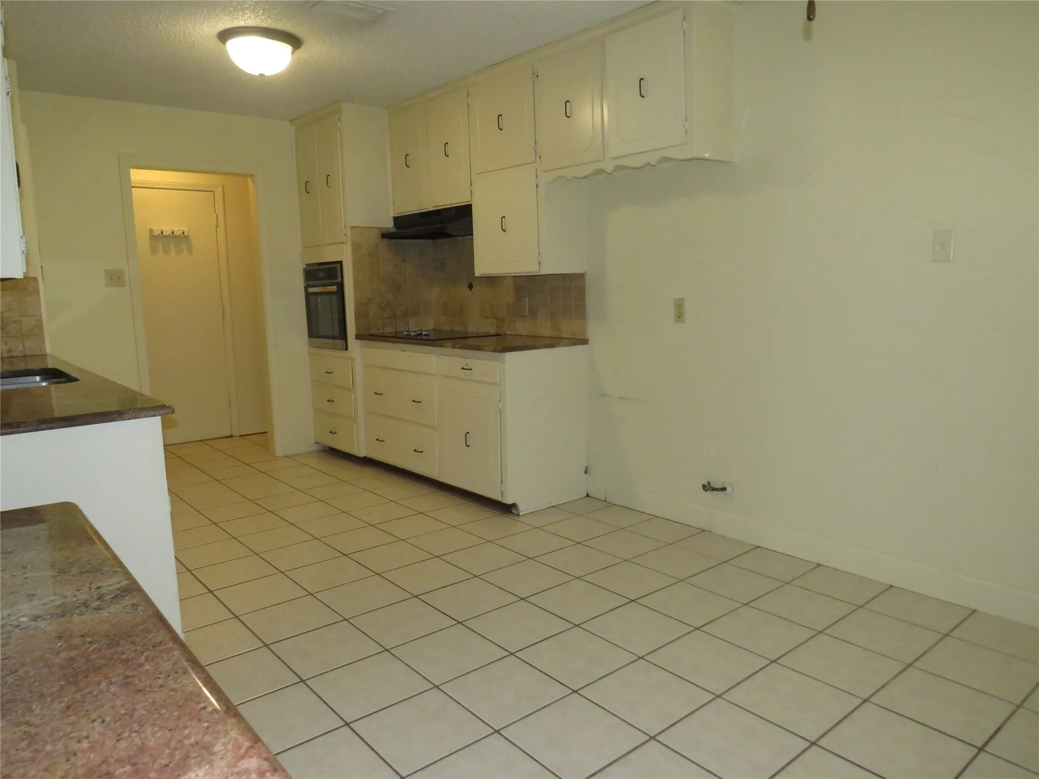 Single Family Residence For Rent in Tarrant County , 1928 Hurstview Drive, Hurst, Texas 76054, 3 Bedroom, 2 Bathroom, 2 Garage spaces, 1,380 Sqft, built in 1978, mls#21390760, Real Estate Agent in Hurst, Homes For Rent in Tarrant county, Homes For Rent in Hurst, Realtor in Hurst Texas, Real Estate Brokerage Independent Realty Texas, Luminita Cordes Realtor