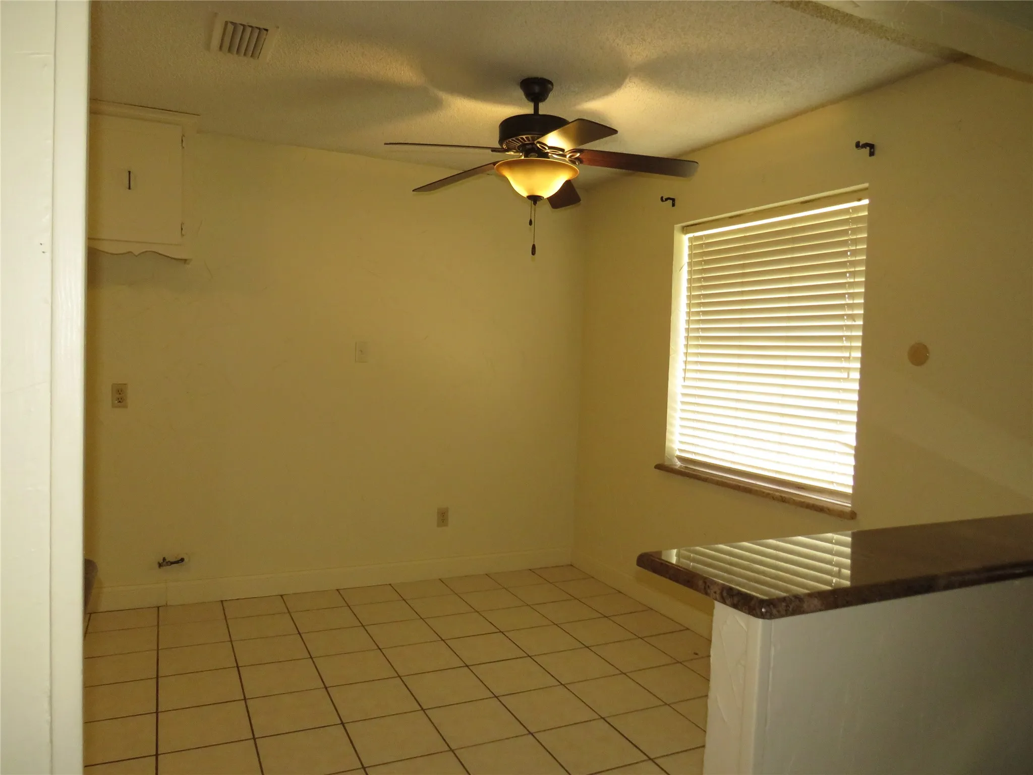 Single Family Residence For Rent in Tarrant County , 1928 Hurstview Drive, Hurst, Texas 76054, 3 Bedroom, 2 Bathroom, 2 Garage spaces, 1,380 Sqft, built in 1978, mls#21390760, Real Estate Agent in Hurst, Homes For Rent in Tarrant county, Homes For Rent in Hurst, Realtor in Hurst Texas, Real Estate Brokerage Independent Realty Texas, Luminita Cordes Realtor