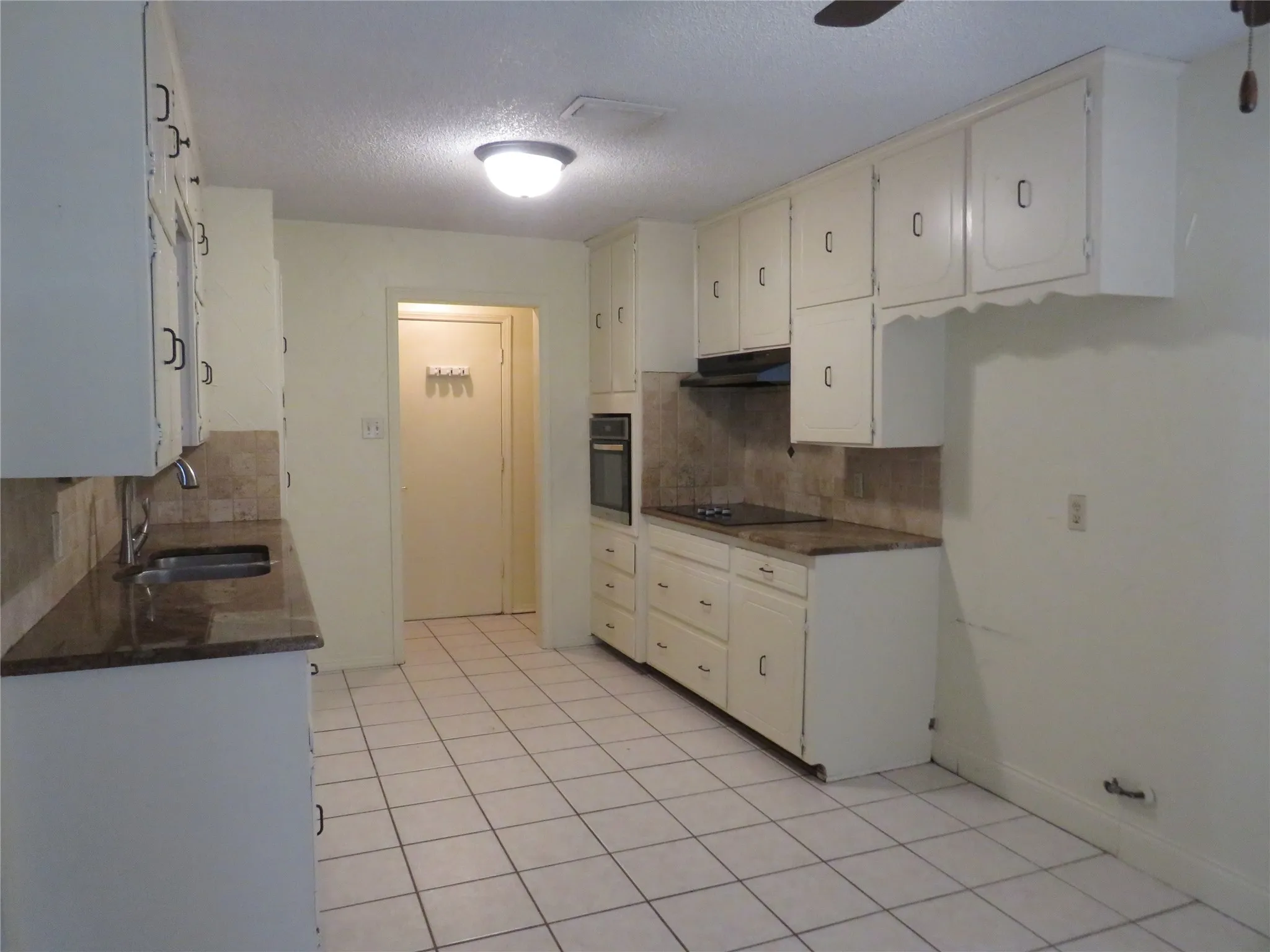 Single Family Residence For Rent in Tarrant County , 1928 Hurstview Drive, Hurst, Texas 76054, 3 Bedroom, 2 Bathroom, 2 Garage spaces, 1,380 Sqft, built in 1978, mls#21390760, Real Estate Agent in Hurst, Homes For Rent in Tarrant county, Homes For Rent in Hurst, Realtor in Hurst Texas, Real Estate Brokerage Independent Realty Texas, Luminita Cordes Realtor