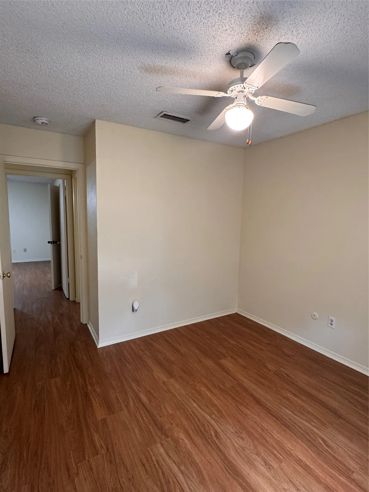 Single Family Residence For Rent in Tarrant County , 1928 Hurstview Drive, Hurst, Texas 76054, 3 Bedroom, 2 Bathroom, 2 Garage spaces, 1,380 Sqft, built in 1978, mls#21390760, Real Estate Agent in Hurst, Homes For Rent in Tarrant county, Homes For Rent in Hurst, Realtor in Hurst Texas, Real Estate Brokerage Independent Realty Texas, Luminita Cordes Realtor