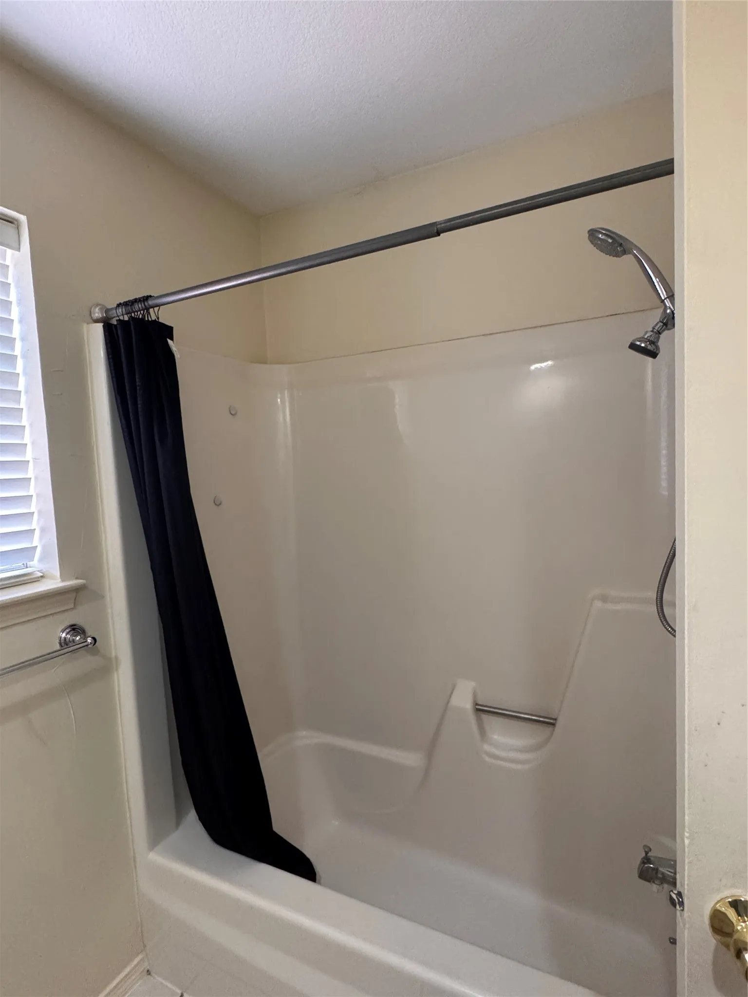Single Family Residence For Rent in Tarrant County , 1928 Hurstview Drive, Hurst, Texas 76054, 3 Bedroom, 2 Bathroom, 2 Garage spaces, 1,380 Sqft, built in 1978, mls#21390760, Real Estate Agent in Hurst, Homes For Rent in Tarrant county, Homes For Rent in Hurst, Realtor in Hurst Texas, Real Estate Brokerage Independent Realty Texas, Luminita Cordes Realtor