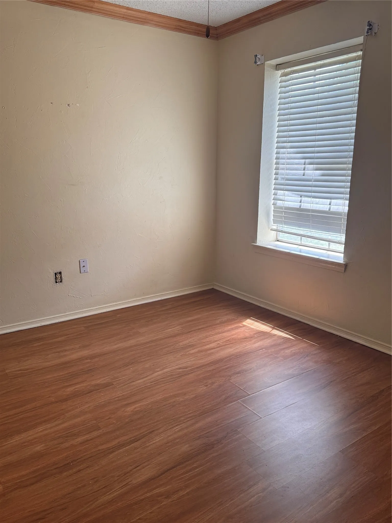 Single Family Residence For Rent in Tarrant County , 1928 Hurstview Drive, Hurst, Texas 76054, 3 Bedroom, 2 Bathroom, 2 Garage spaces, 1,380 Sqft, built in 1978, mls#21390760, Real Estate Agent in Hurst, Homes For Rent in Tarrant county, Homes For Rent in Hurst, Realtor in Hurst Texas, Real Estate Brokerage Independent Realty Texas, Luminita Cordes Realtor