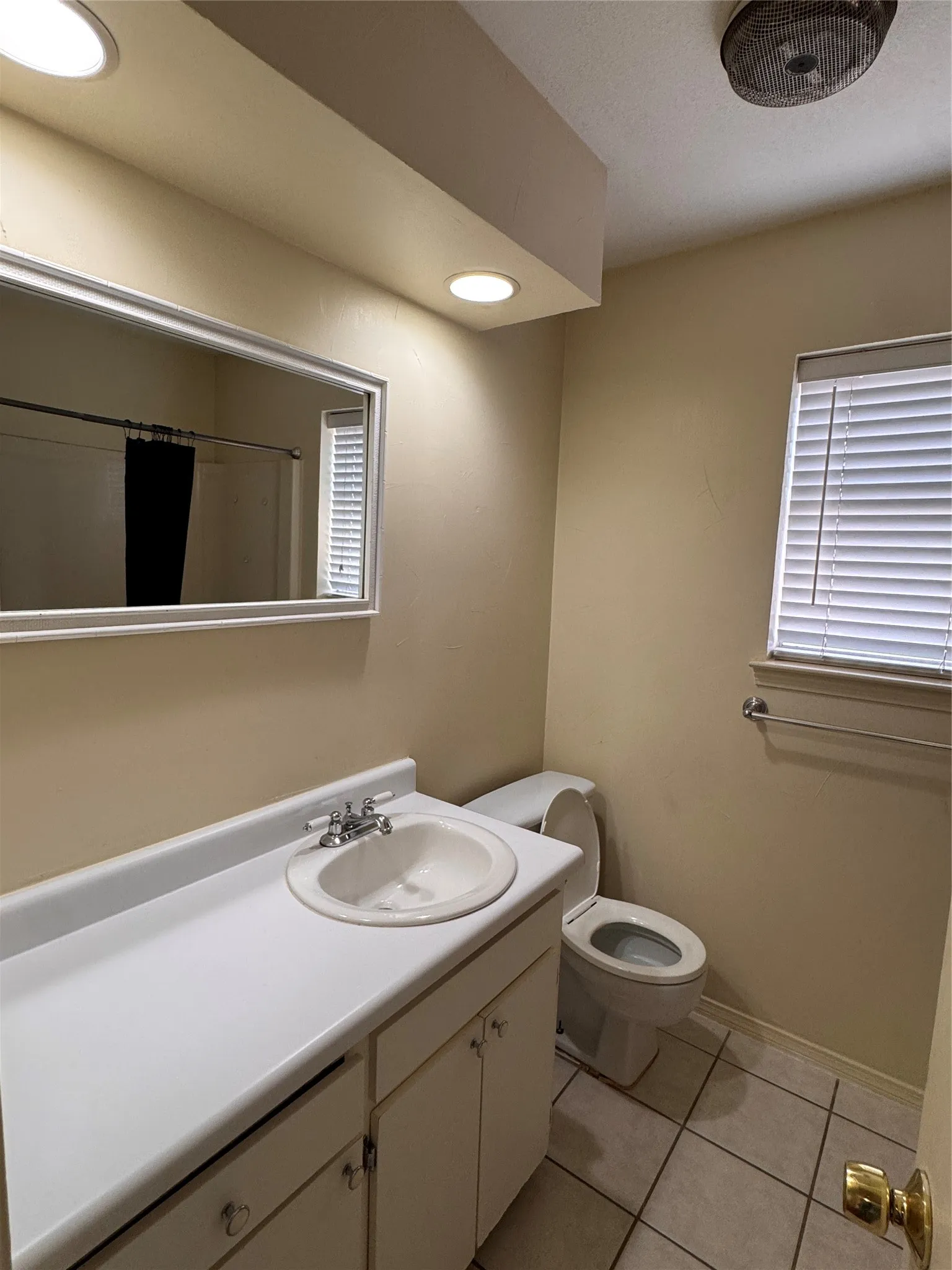 Single Family Residence For Rent in Tarrant County , 1928 Hurstview Drive, Hurst, Texas 76054, 3 Bedroom, 2 Bathroom, 2 Garage spaces, 1,380 Sqft, built in 1978, mls#21390760, Real Estate Agent in Hurst, Homes For Rent in Tarrant county, Homes For Rent in Hurst, Realtor in Hurst Texas, Real Estate Brokerage Independent Realty Texas, Luminita Cordes Realtor