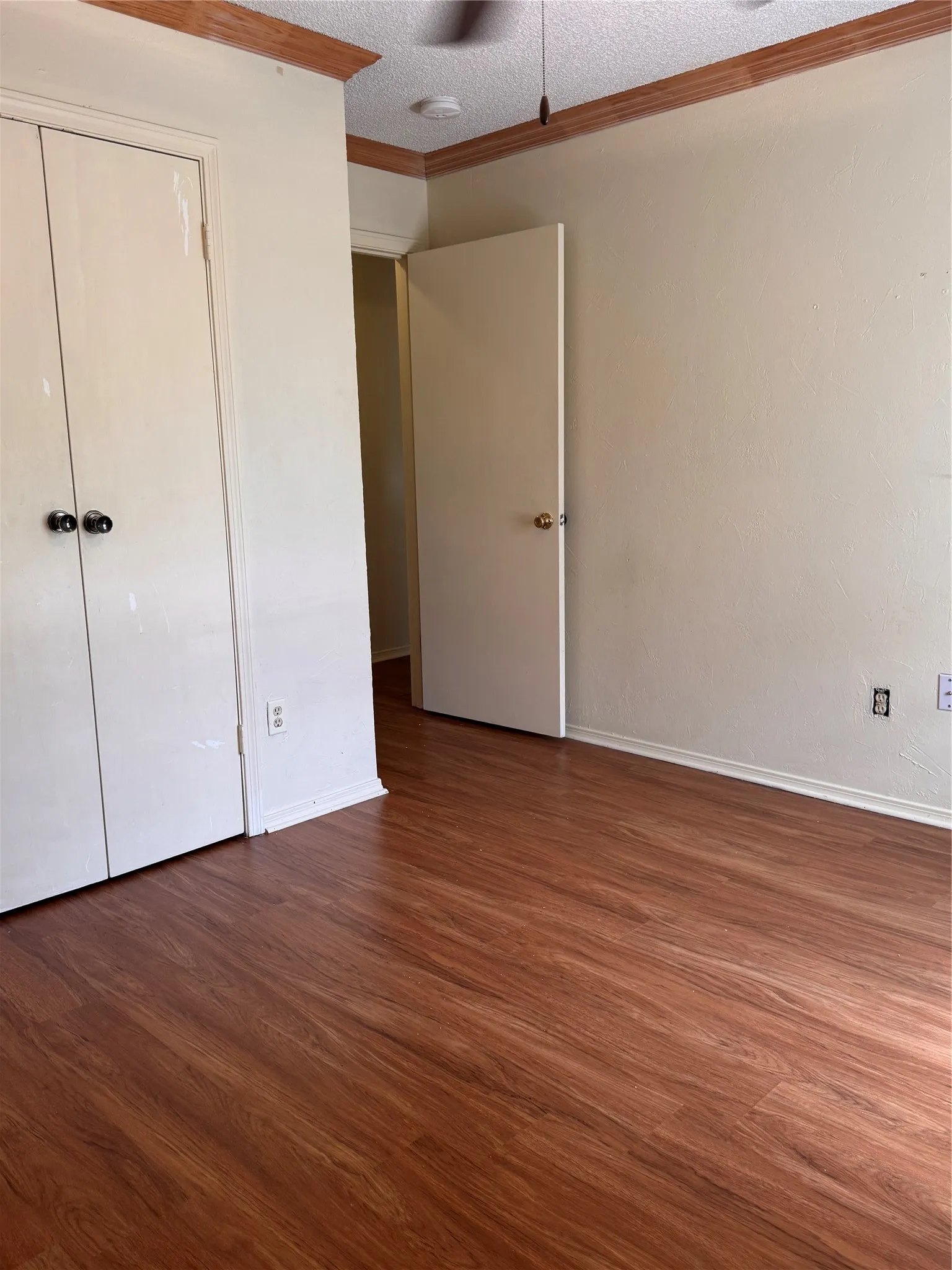 Single Family Residence For Rent in Tarrant County , 1928 Hurstview Drive, Hurst, Texas 76054, 3 Bedroom, 2 Bathroom, 2 Garage spaces, 1,380 Sqft, built in 1978, mls#21390760, Real Estate Agent in Hurst, Homes For Rent in Tarrant county, Homes For Rent in Hurst, Realtor in Hurst Texas, Real Estate Brokerage Independent Realty Texas, Luminita Cordes Realtor