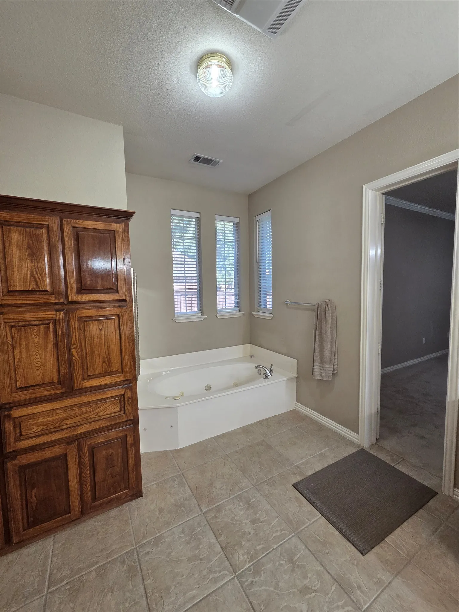 Single Family Residence For Rent in Denton County , 1670 Oak Ridge Drive, Corinth, Texas 76210, 4 Bedroom, 3 Bathroom, 3 Garage spaces, 3,121 Sqft, built in 1999, mls#21390765, Real Estate Agent in Corinth, Homes For Rent in Denton county, Homes For Rent in Corinth, Realtor in Corinth Texas, Real Estate Brokerage Independent Realty Texas, Luminita Cordes Realtor