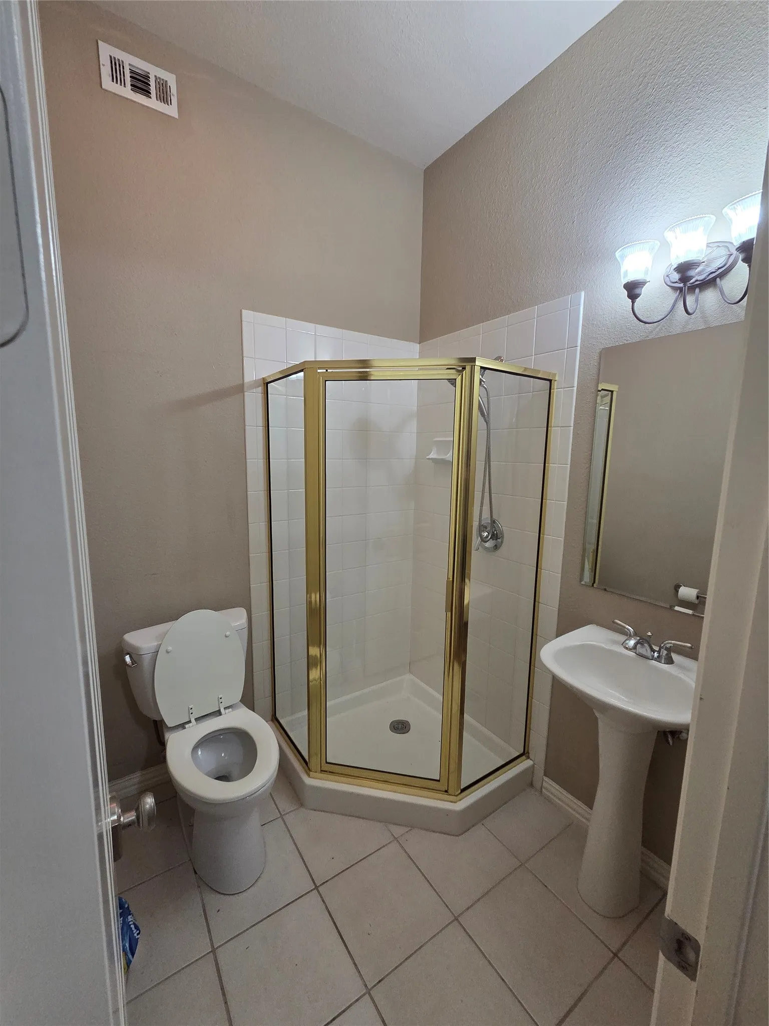 Single Family Residence For Rent in Denton County , 1670 Oak Ridge Drive, Corinth, Texas 76210, 4 Bedroom, 3 Bathroom, 3 Garage spaces, 3,121 Sqft, built in 1999, mls#21390765, Real Estate Agent in Corinth, Homes For Rent in Denton county, Homes For Rent in Corinth, Realtor in Corinth Texas, Real Estate Brokerage Independent Realty Texas, Luminita Cordes Realtor