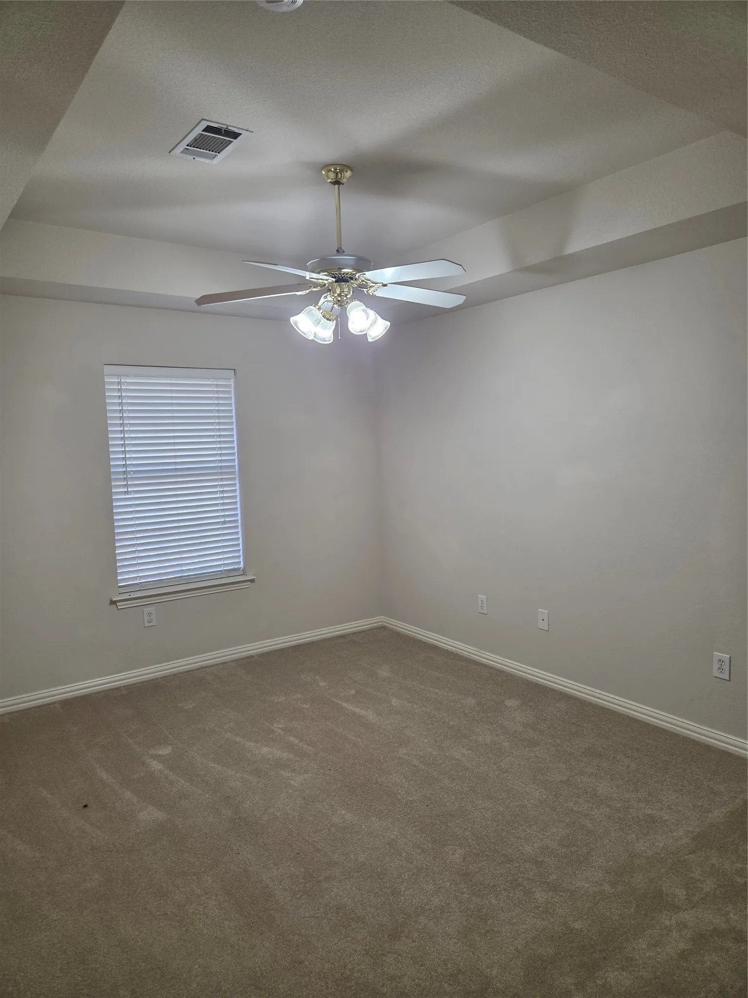 Single Family Residence For Rent in Denton County , 1670 Oak Ridge Drive, Corinth, Texas 76210, 4 Bedroom, 3 Bathroom, 3 Garage spaces, 3,121 Sqft, built in 1999, mls#21390765, Real Estate Agent in Corinth, Homes For Rent in Denton county, Homes For Rent in Corinth, Realtor in Corinth Texas, Real Estate Brokerage Independent Realty Texas, Luminita Cordes Realtor