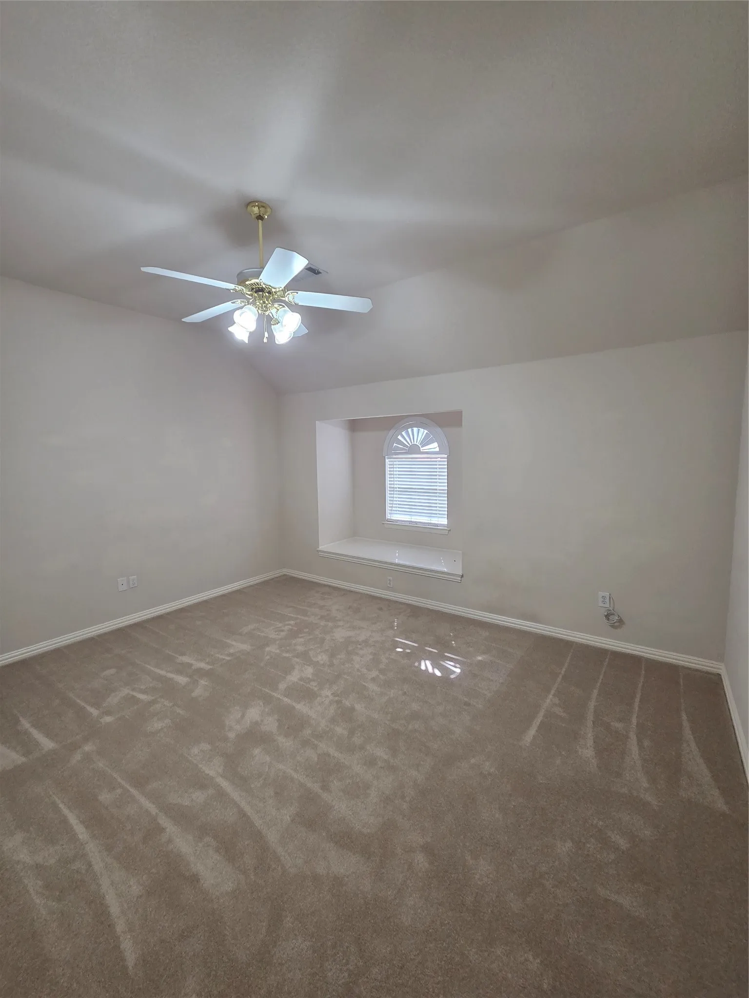 Single Family Residence For Rent in Denton County , 1670 Oak Ridge Drive, Corinth, Texas 76210, 4 Bedroom, 3 Bathroom, 3 Garage spaces, 3,121 Sqft, built in 1999, mls#21390765, Real Estate Agent in Corinth, Homes For Rent in Denton county, Homes For Rent in Corinth, Realtor in Corinth Texas, Real Estate Brokerage Independent Realty Texas, Luminita Cordes Realtor