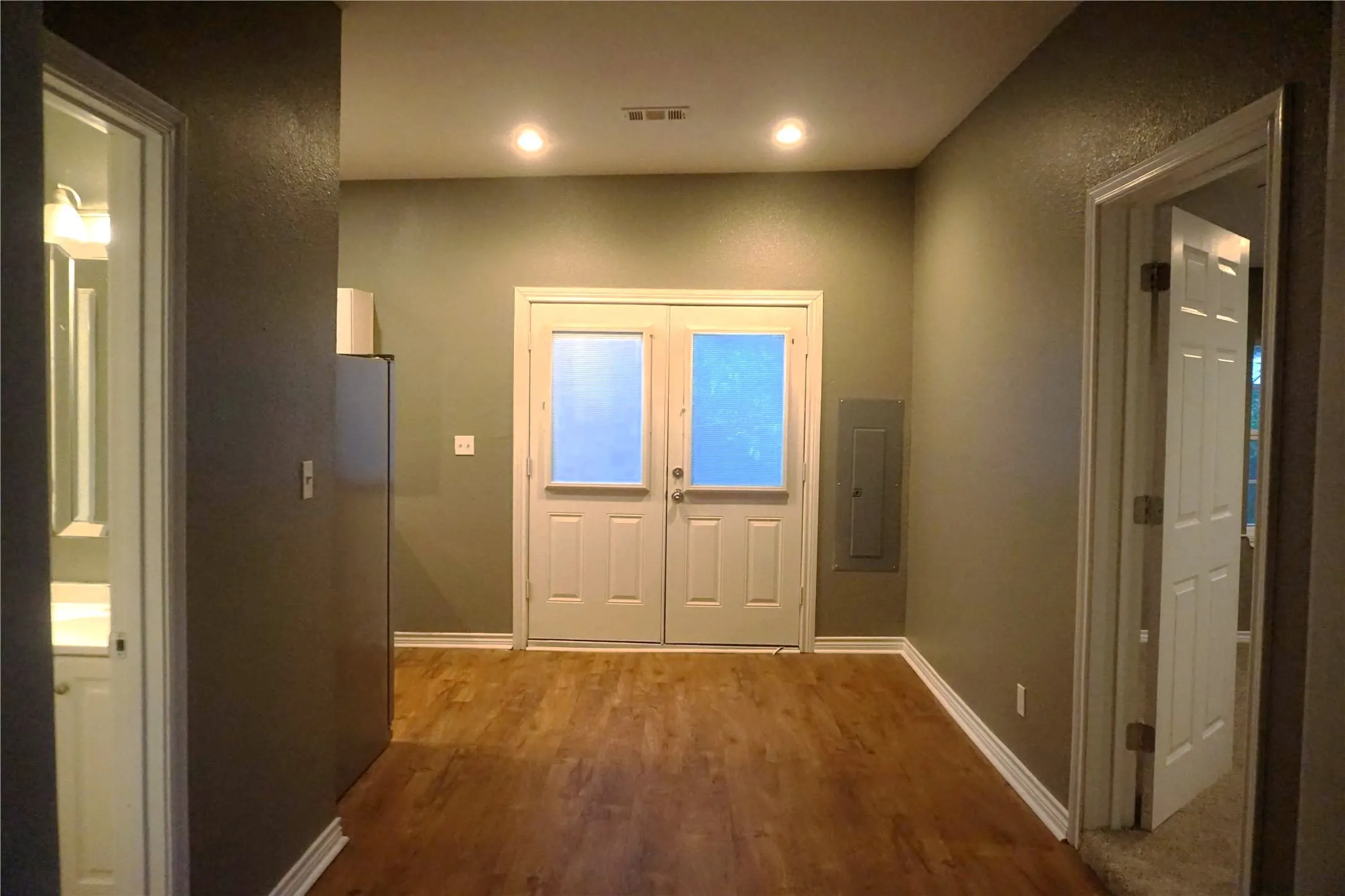 Single Family Residence For Sale in Grayson County , 127 E Hull Street, Denison, Texas 75021, 3 Bedroom, 2 Bathroom, Garage spaces, 1,157 Sqft, built in 1920, mls#21390769, Real Estate Agent in Denison, Homes For Sale in Grayson county, Homes For Sale in Denison, Realtor in Denison Texas, Real Estate Brokerage Independent Realty Texas, Luminita Cordes Realtor