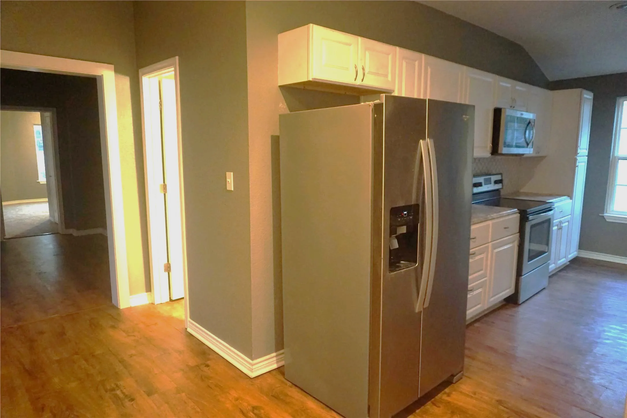 Single Family Residence For Sale in Grayson County , 127 E Hull Street, Denison, Texas 75021, 3 Bedroom, 2 Bathroom, Garage spaces, 1,157 Sqft, built in 1920, mls#21390769, Real Estate Agent in Denison, Homes For Sale in Grayson county, Homes For Sale in Denison, Realtor in Denison Texas, Real Estate Brokerage Independent Realty Texas, Luminita Cordes Realtor