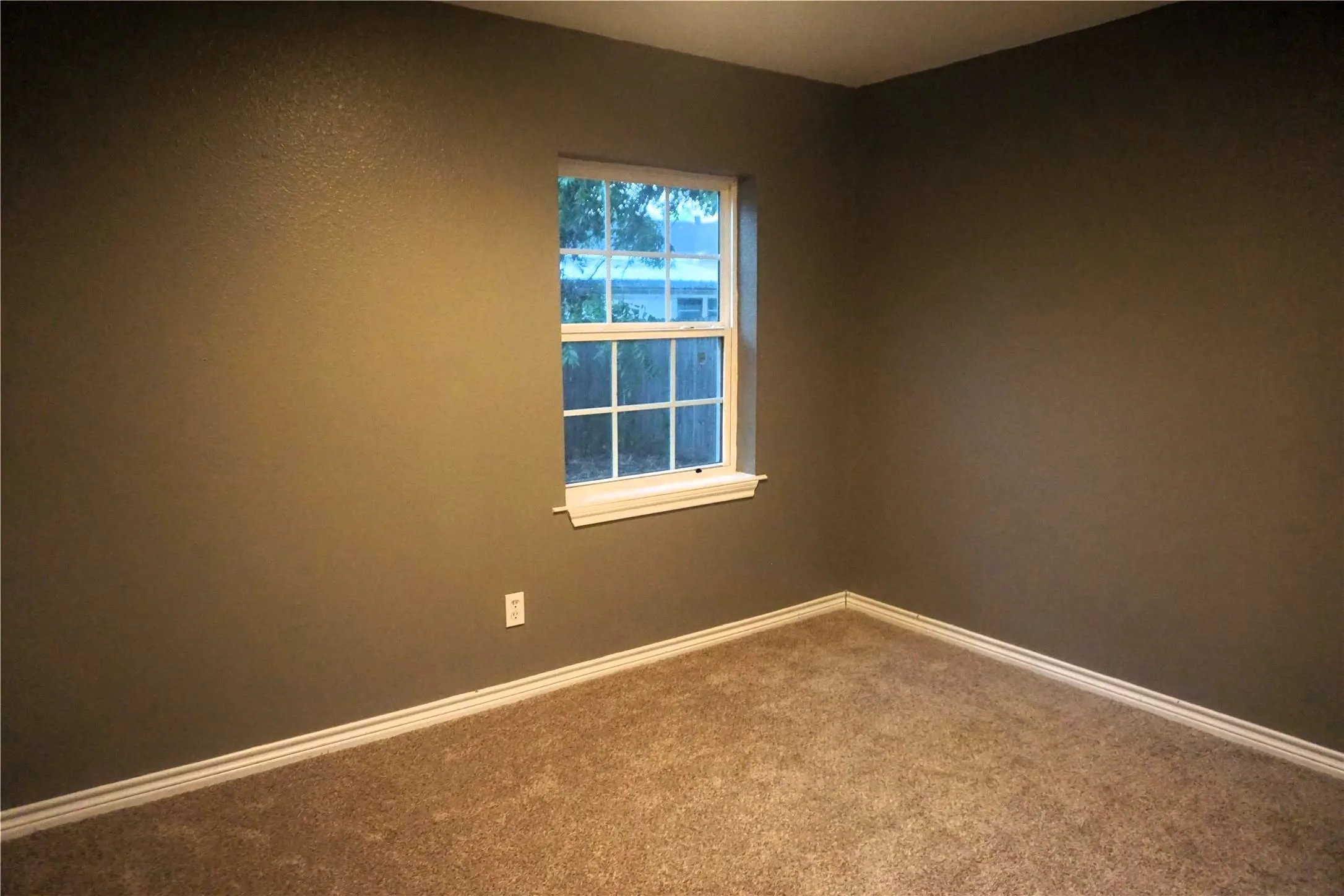 Single Family Residence For Sale in Grayson County , 127 E Hull Street, Denison, Texas 75021, 3 Bedroom, 2 Bathroom, Garage spaces, 1,157 Sqft, built in 1920, mls#21390769, Real Estate Agent in Denison, Homes For Sale in Grayson county, Homes For Sale in Denison, Realtor in Denison Texas, Real Estate Brokerage Independent Realty Texas, Luminita Cordes Realtor