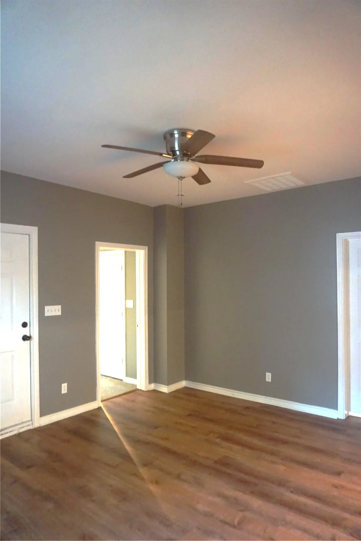 Single Family Residence For Sale in Grayson County , 127 E Hull Street, Denison, Texas 75021, 3 Bedroom, 2 Bathroom, Garage spaces, 1,157 Sqft, built in 1920, mls#21390769, Real Estate Agent in Denison, Homes For Sale in Grayson county, Homes For Sale in Denison, Realtor in Denison Texas, Real Estate Brokerage Independent Realty Texas, Luminita Cordes Realtor