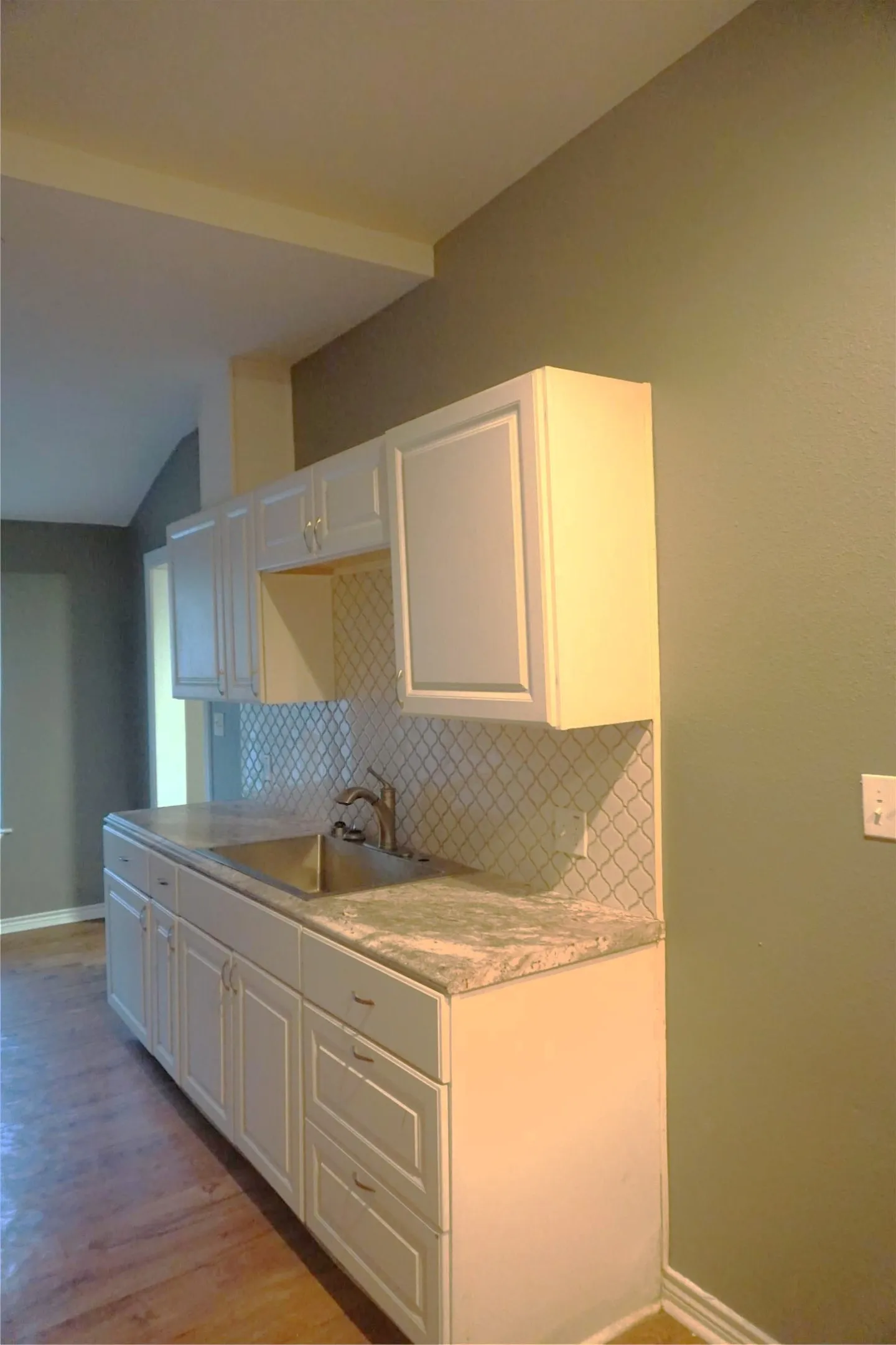 Single Family Residence For Sale in Grayson County , 127 E Hull Street, Denison, Texas 75021, 3 Bedroom, 2 Bathroom, Garage spaces, 1,157 Sqft, built in 1920, mls#21390769, Real Estate Agent in Denison, Homes For Sale in Grayson county, Homes For Sale in Denison, Realtor in Denison Texas, Real Estate Brokerage Independent Realty Texas, Luminita Cordes Realtor
