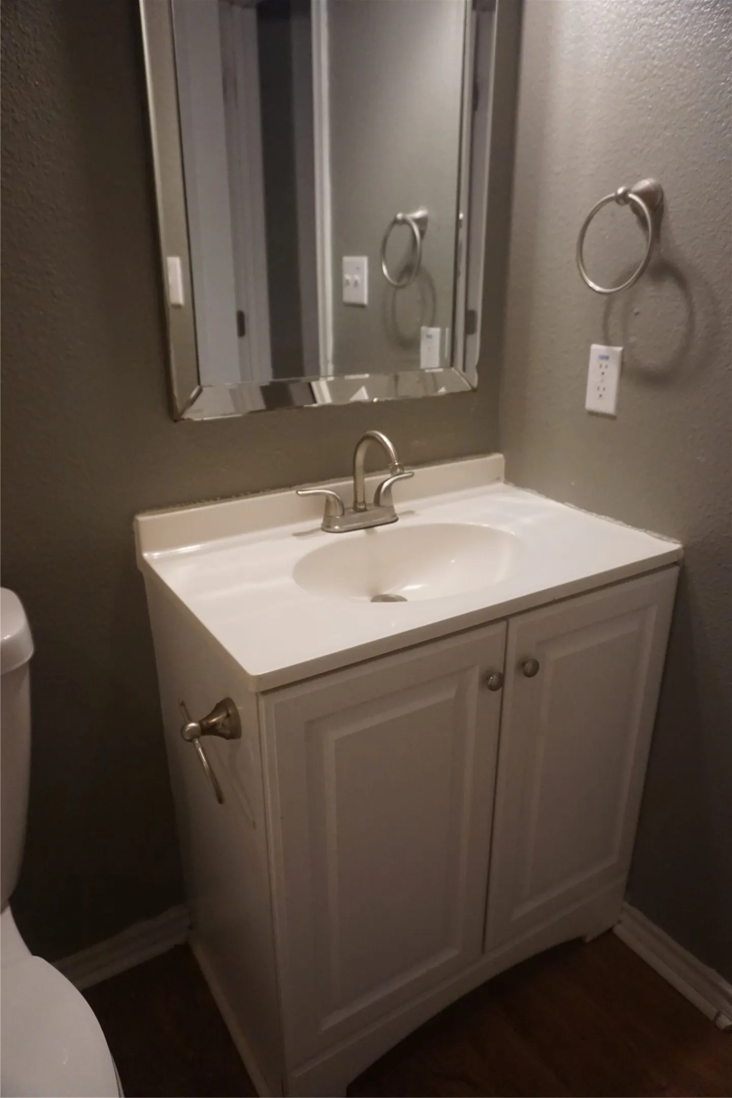 Single Family Residence For Sale in Grayson County , 127 E Hull Street, Denison, Texas 75021, 3 Bedroom, 2 Bathroom, Garage spaces, 1,157 Sqft, built in 1920, mls#21390769, Real Estate Agent in Denison, Homes For Sale in Grayson county, Homes For Sale in Denison, Realtor in Denison Texas, Real Estate Brokerage Independent Realty Texas, Luminita Cordes Realtor