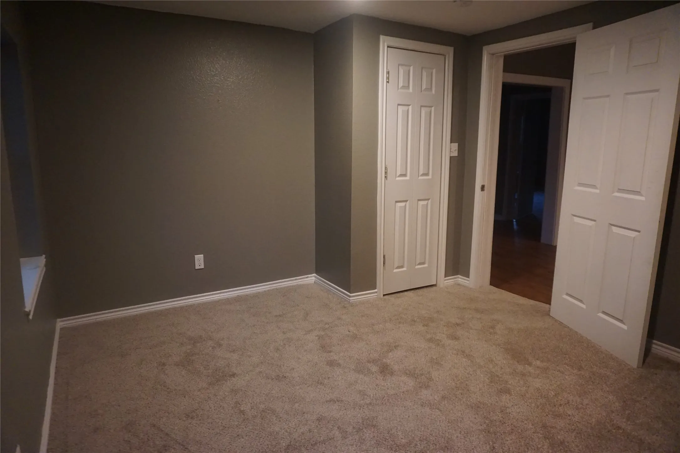 Single Family Residence For Sale in Grayson County , 127 E Hull Street, Denison, Texas 75021, 3 Bedroom, 2 Bathroom, Garage spaces, 1,157 Sqft, built in 1920, mls#21390769, Real Estate Agent in Denison, Homes For Sale in Grayson county, Homes For Sale in Denison, Realtor in Denison Texas, Real Estate Brokerage Independent Realty Texas, Luminita Cordes Realtor