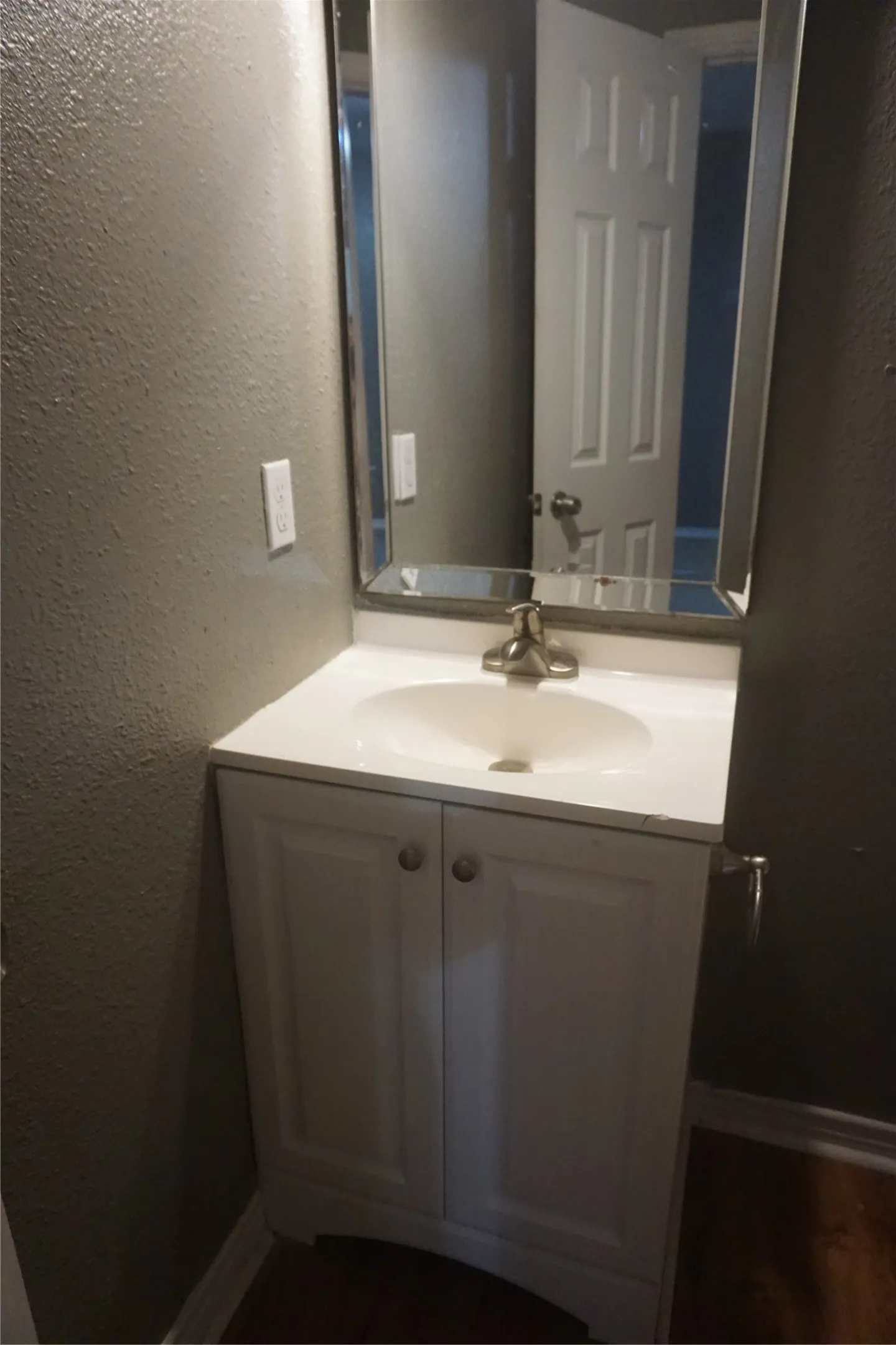 Single Family Residence For Sale in Grayson County , 127 E Hull Street, Denison, Texas 75021, 3 Bedroom, 2 Bathroom, Garage spaces, 1,157 Sqft, built in 1920, mls#21390769, Real Estate Agent in Denison, Homes For Sale in Grayson county, Homes For Sale in Denison, Realtor in Denison Texas, Real Estate Brokerage Independent Realty Texas, Luminita Cordes Realtor
