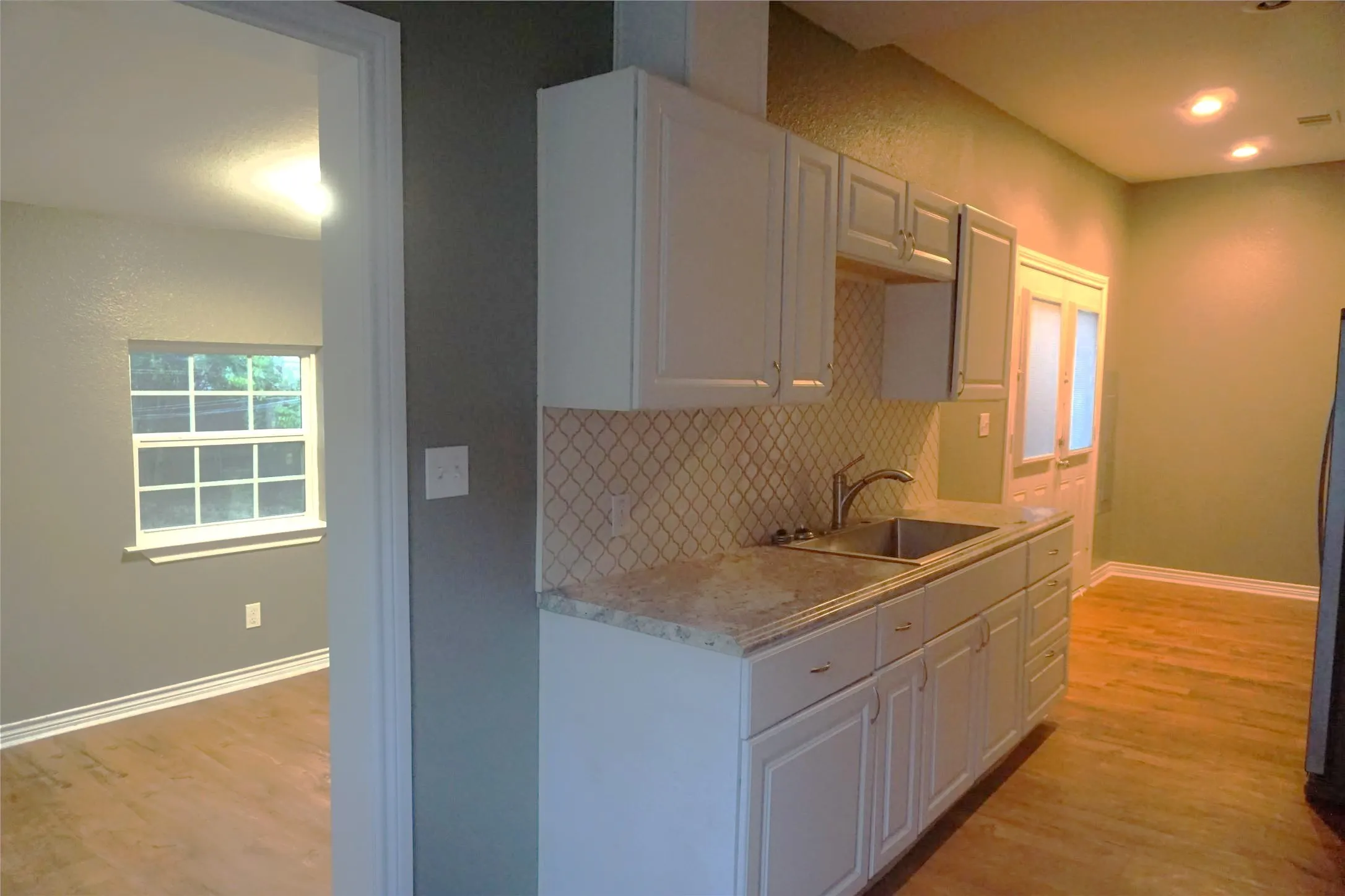 Single Family Residence For Sale in Grayson County , 127 E Hull Street, Denison, Texas 75021, 3 Bedroom, 2 Bathroom, Garage spaces, 1,157 Sqft, built in 1920, mls#21390769, Real Estate Agent in Denison, Homes For Sale in Grayson county, Homes For Sale in Denison, Realtor in Denison Texas, Real Estate Brokerage Independent Realty Texas, Luminita Cordes Realtor