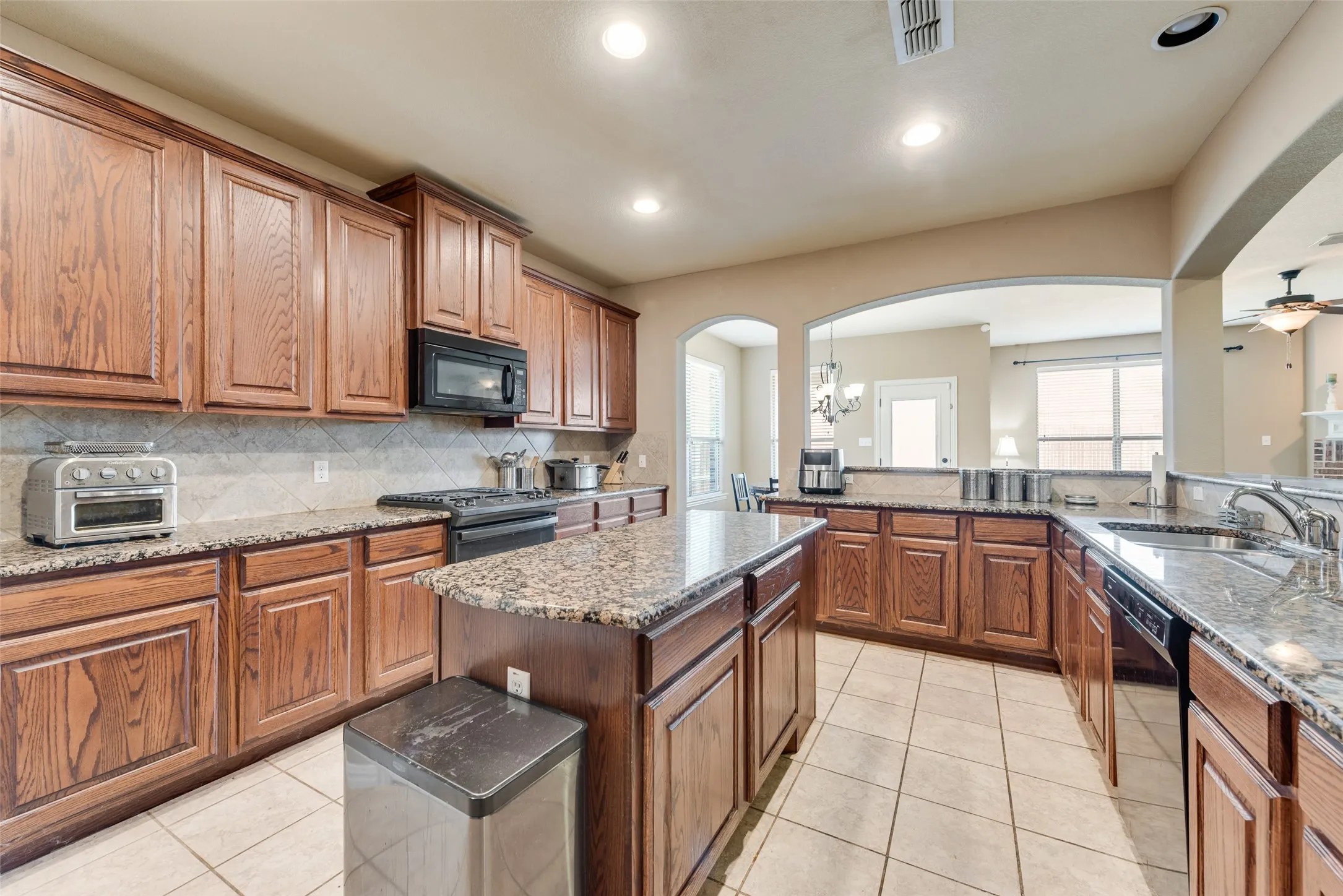Single Family Residence For Sale in Tarrant County , 4513 Westcliffe, Mansfield, Texas 76063, 4 Bedroom, 3 Bathroom, 2 Garage spaces, 2,969 Sqft, built in 2009, mls#21329887, Real Estate Agent in Mansfield, Homes For Sale in Tarrant county, Homes For Sale in Mansfield, Realtor in Mansfield Texas, Real Estate Brokerage Independent Realty Texas, Luminita Cordes Realtor
