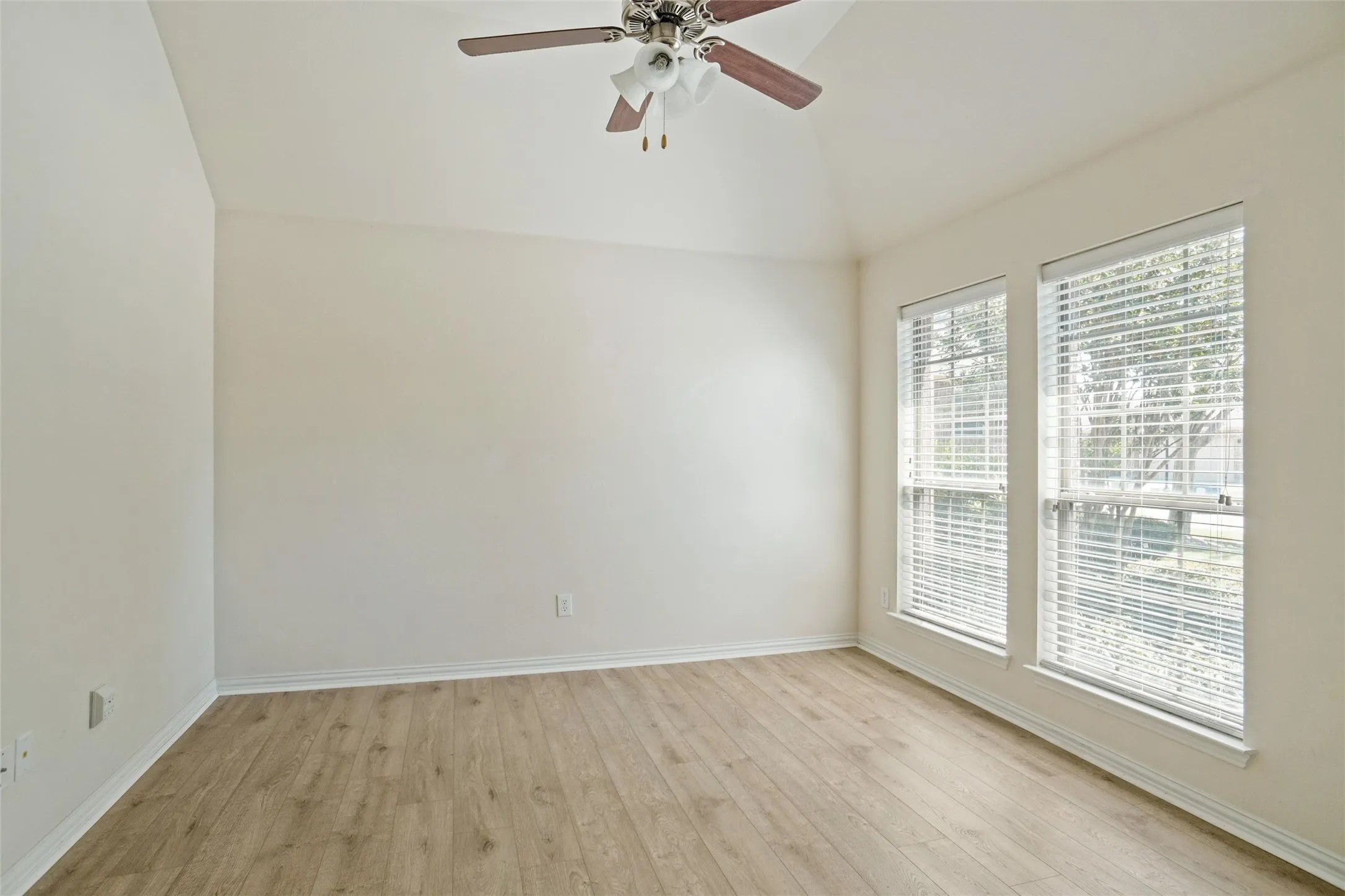 Single Family Residence For Rent in Denton County , 11817 Cape Cod Springs Drive, Frisco, Texas 75036, 3 Bedroom, 2 Bathroom, 2 Garage spaces, 1,794 Sqft, built in 2012, mls#21390777, Real Estate Agent in Frisco, Homes For Rent in Denton county, Homes For Rent in Frisco, Realtor in Frisco Texas, Real Estate Brokerage Independent Realty Texas, Luminita Cordes Realtor