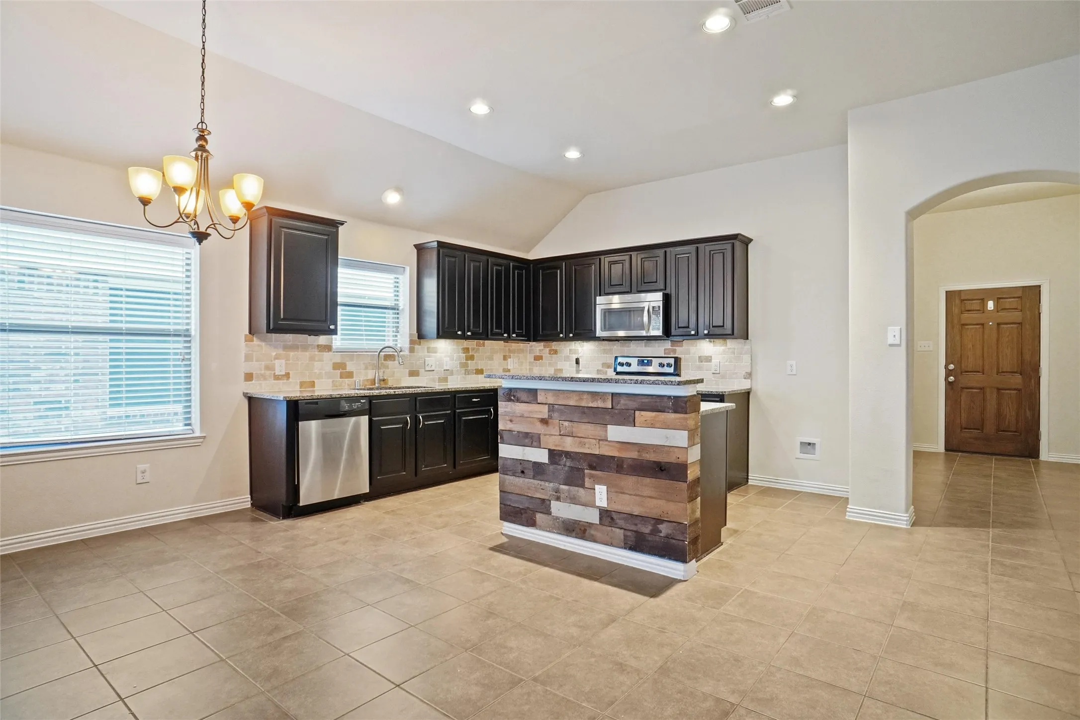 Single Family Residence For Rent in Denton County , 11817 Cape Cod Springs Drive, Frisco, Texas 75036, 3 Bedroom, 2 Bathroom, 2 Garage spaces, 1,794 Sqft, built in 2012, mls#21390777, Real Estate Agent in Frisco, Homes For Rent in Denton county, Homes For Rent in Frisco, Realtor in Frisco Texas, Real Estate Brokerage Independent Realty Texas, Luminita Cordes Realtor