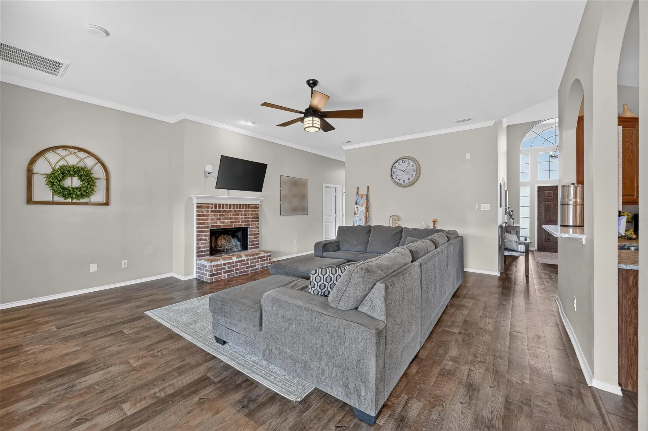 Single Family Residence For Sale in Ellis County , 6460 Fox Run Dr., Midlothian, Texas 76065, 4 Bedroom, 2 Bathroom, 2 Garage spaces, 2,321 Sqft, built in 2010, mls#21389891, Real Estate Agent in Midlothian, Homes For Sale in Ellis county, Homes For Sale in Midlothian, Realtor in Midlothian Texas, Real Estate Brokerage Independent Realty Texas, Luminita Cordes Realtor