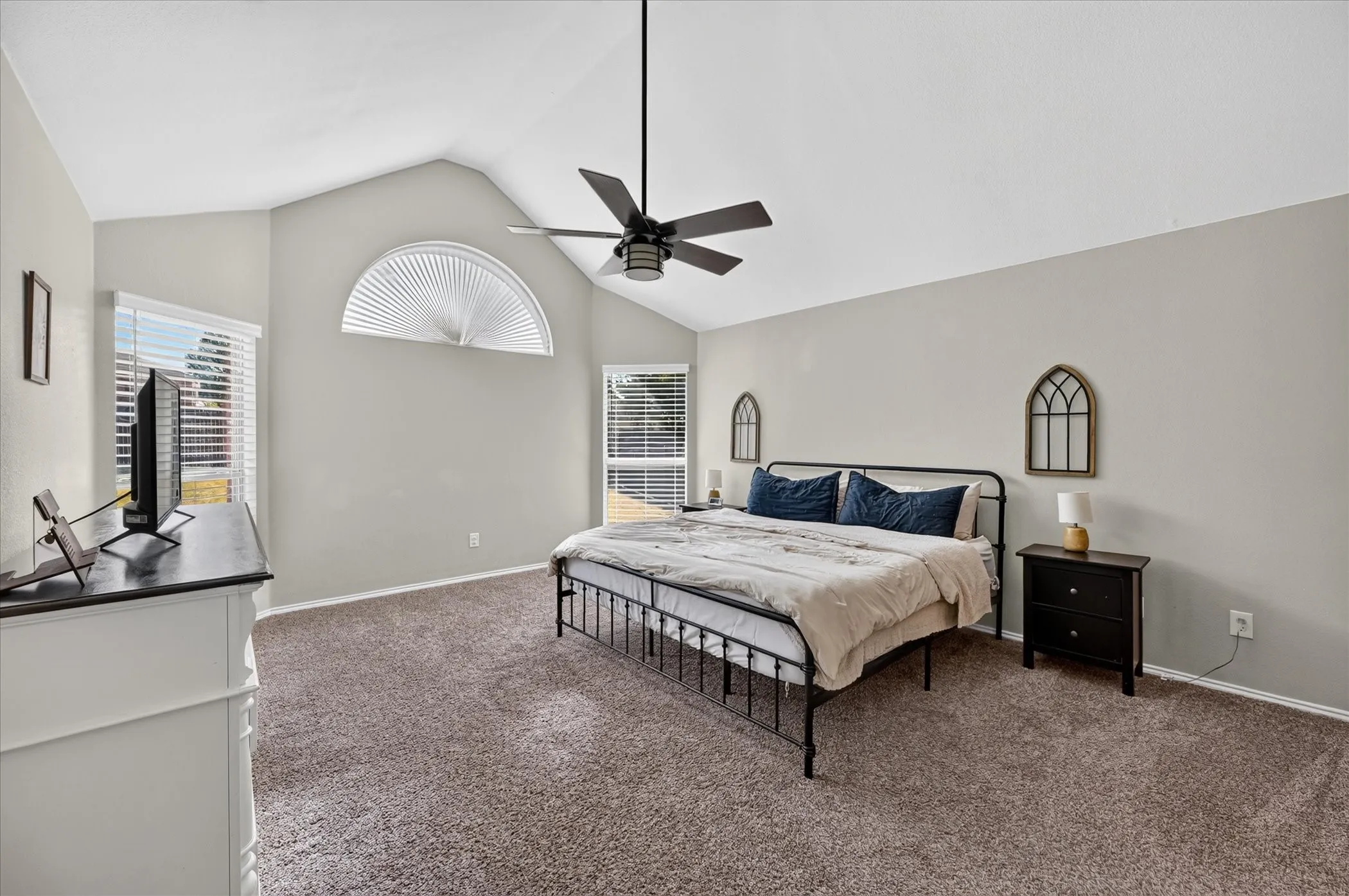 Single Family Residence For Sale in Ellis County , 6460 Fox Run Dr., Midlothian, Texas 76065, 4 Bedroom, 2 Bathroom, 2 Garage spaces, 2,321 Sqft, built in 2010, mls#21389891, Real Estate Agent in Midlothian, Homes For Sale in Ellis county, Homes For Sale in Midlothian, Realtor in Midlothian Texas, Real Estate Brokerage Independent Realty Texas, Luminita Cordes Realtor