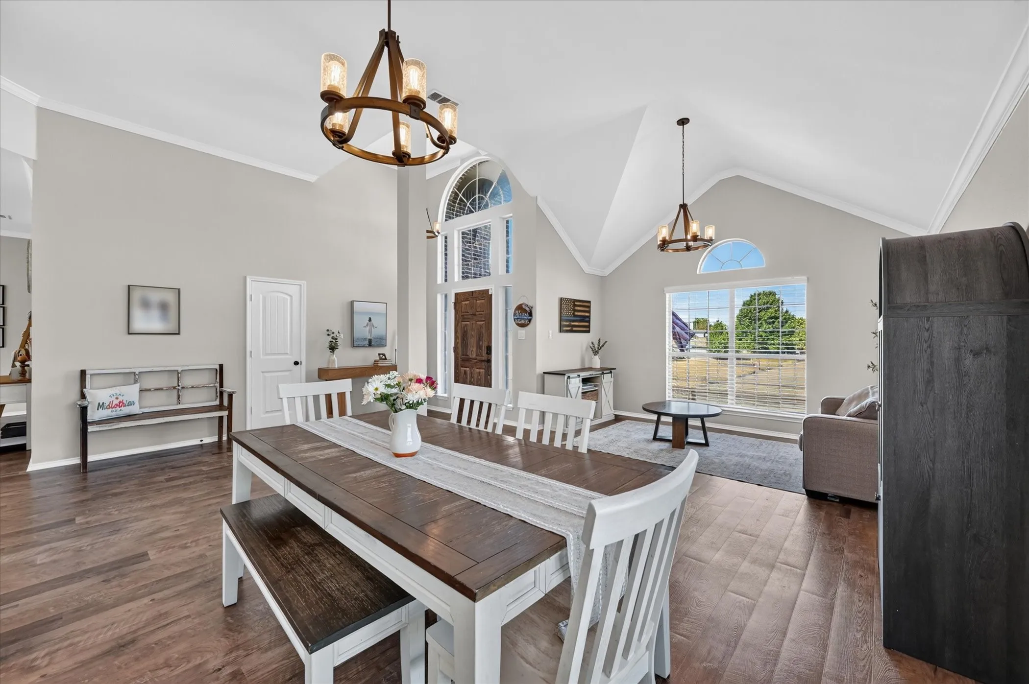 Single Family Residence For Sale in Ellis County , 6460 Fox Run Dr., Midlothian, Texas 76065, 4 Bedroom, 2 Bathroom, 2 Garage spaces, 2,321 Sqft, built in 2010, mls#21389891, Real Estate Agent in Midlothian, Homes For Sale in Ellis county, Homes For Sale in Midlothian, Realtor in Midlothian Texas, Real Estate Brokerage Independent Realty Texas, Luminita Cordes Realtor