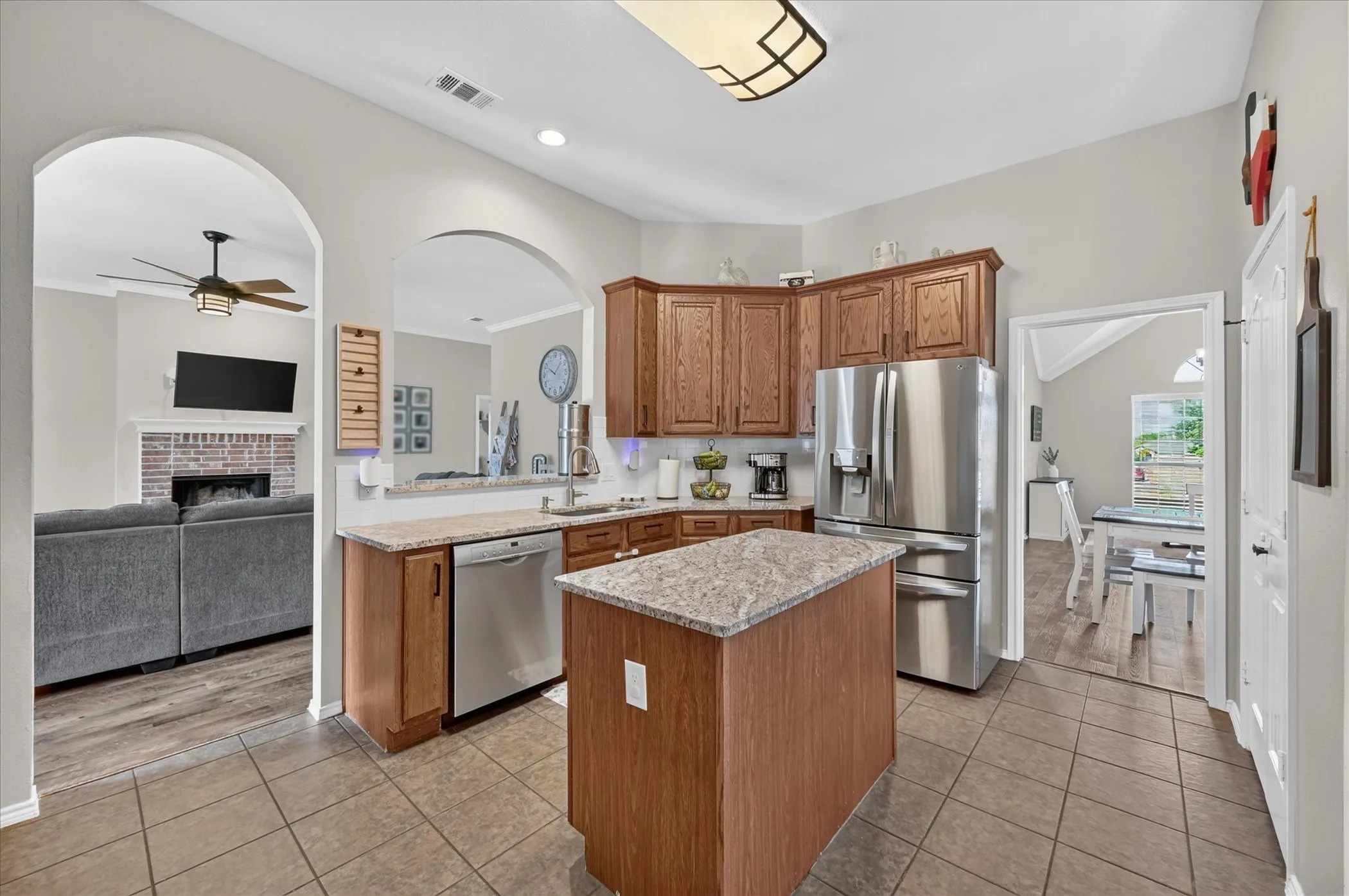 Single Family Residence For Sale in Ellis County , 6460 Fox Run Dr., Midlothian, Texas 76065, 4 Bedroom, 2 Bathroom, 2 Garage spaces, 2,321 Sqft, built in 2010, mls#21389891, Real Estate Agent in Midlothian, Homes For Sale in Ellis county, Homes For Sale in Midlothian, Realtor in Midlothian Texas, Real Estate Brokerage Independent Realty Texas, Luminita Cordes Realtor