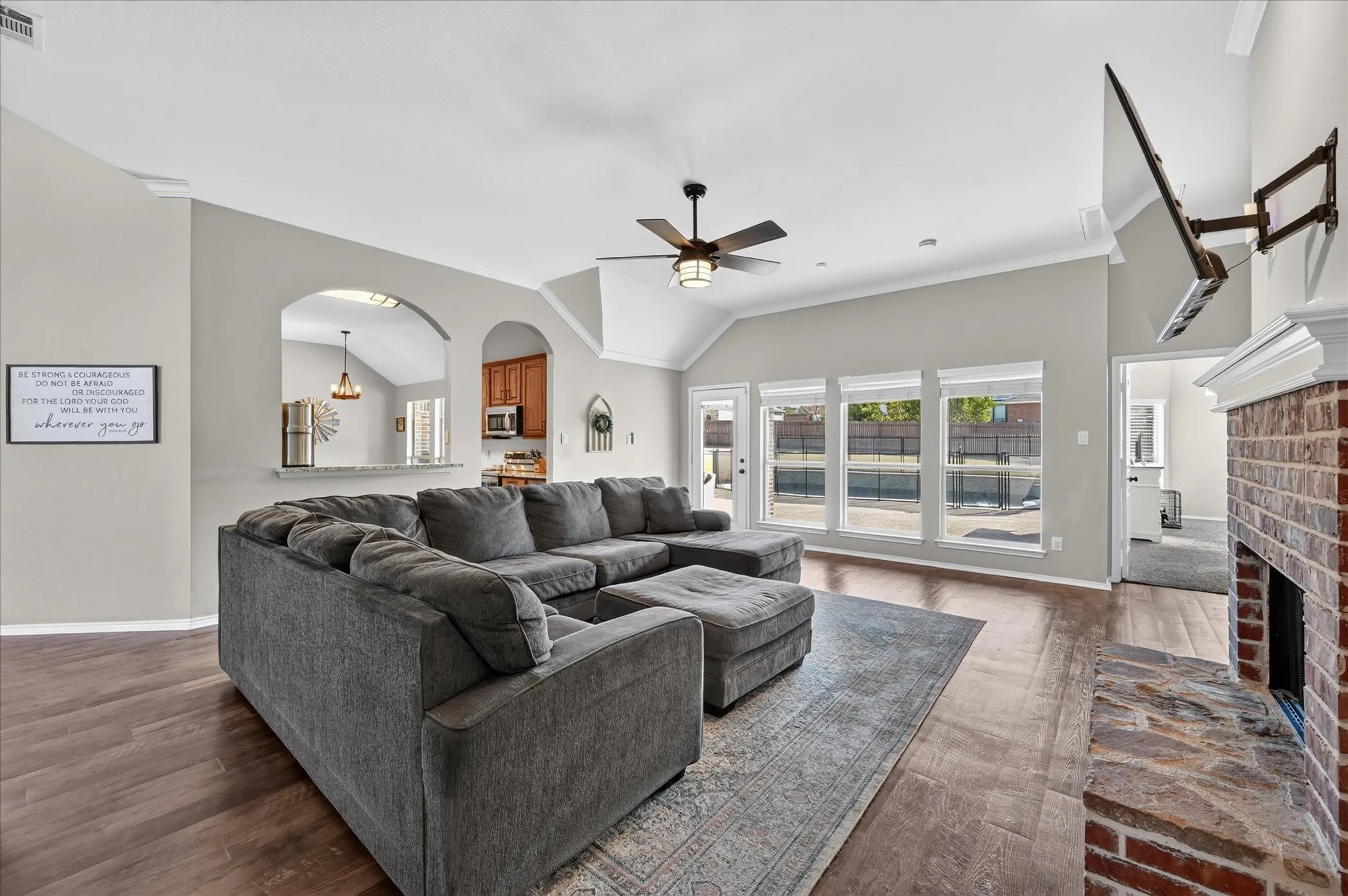 Single Family Residence For Sale in Ellis County , 6460 Fox Run Dr., Midlothian, Texas 76065, 4 Bedroom, 2 Bathroom, 2 Garage spaces, 2,321 Sqft, built in 2010, mls#21389891, Real Estate Agent in Midlothian, Homes For Sale in Ellis county, Homes For Sale in Midlothian, Realtor in Midlothian Texas, Real Estate Brokerage Independent Realty Texas, Luminita Cordes Realtor