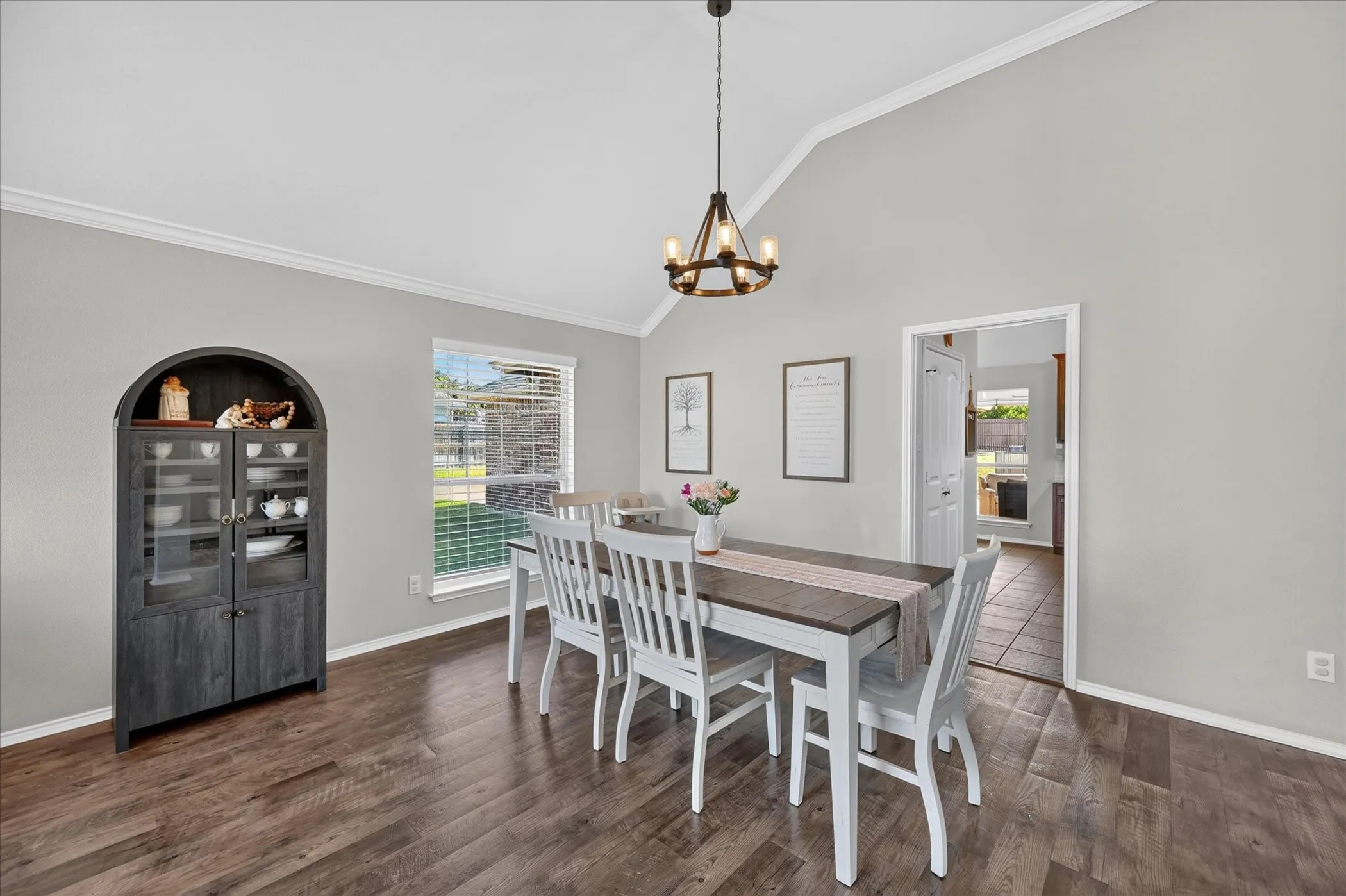 Single Family Residence For Sale in Ellis County , 6460 Fox Run Dr., Midlothian, Texas 76065, 4 Bedroom, 2 Bathroom, 2 Garage spaces, 2,321 Sqft, built in 2010, mls#21389891, Real Estate Agent in Midlothian, Homes For Sale in Ellis county, Homes For Sale in Midlothian, Realtor in Midlothian Texas, Real Estate Brokerage Independent Realty Texas, Luminita Cordes Realtor