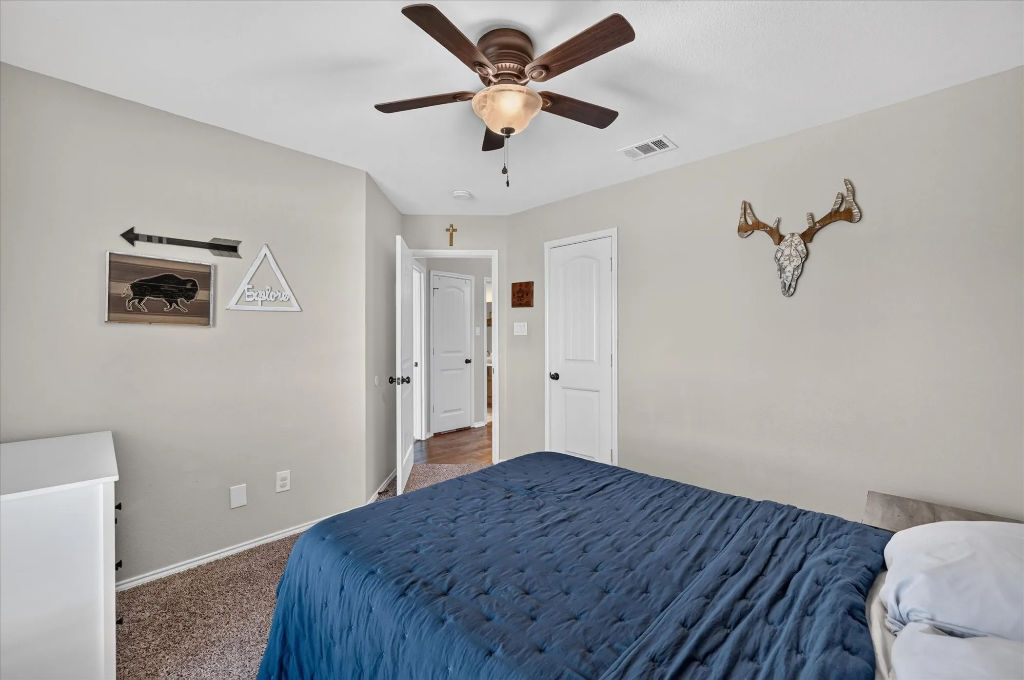 Single Family Residence For Sale in Ellis County , 6460 Fox Run Dr., Midlothian, Texas 76065, 4 Bedroom, 2 Bathroom, 2 Garage spaces, 2,321 Sqft, built in 2010, mls#21389891, Real Estate Agent in Midlothian, Homes For Sale in Ellis county, Homes For Sale in Midlothian, Realtor in Midlothian Texas, Real Estate Brokerage Independent Realty Texas, Luminita Cordes Realtor