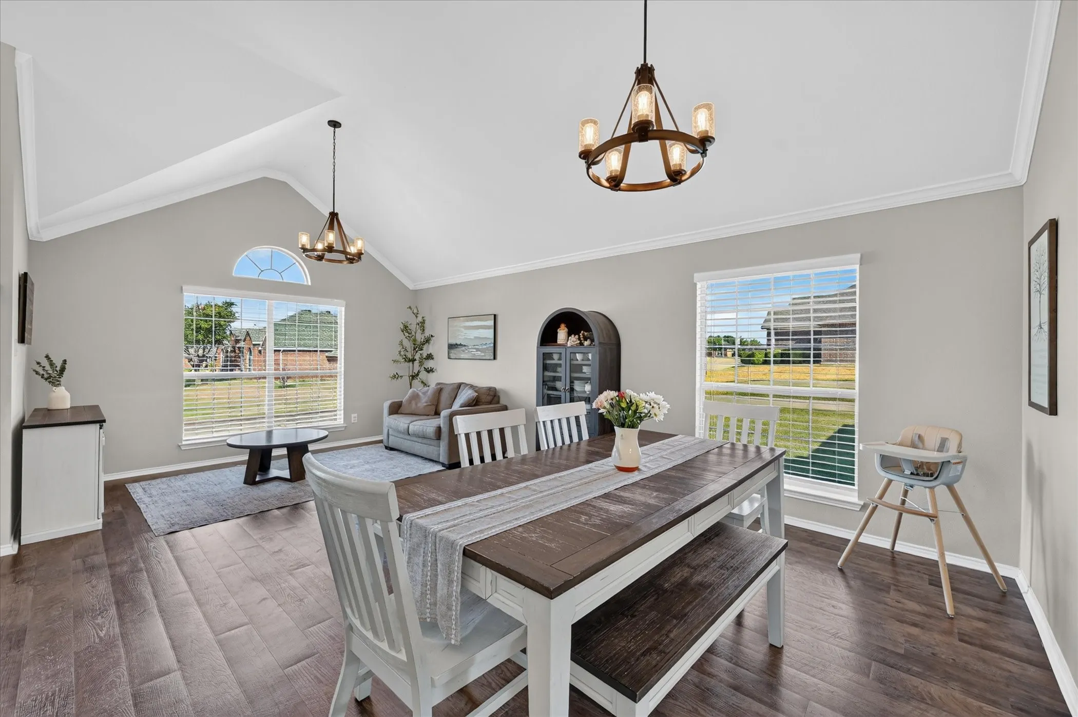 Single Family Residence For Sale in Ellis County , 6460 Fox Run Dr., Midlothian, Texas 76065, 4 Bedroom, 2 Bathroom, 2 Garage spaces, 2,321 Sqft, built in 2010, mls#21389891, Real Estate Agent in Midlothian, Homes For Sale in Ellis county, Homes For Sale in Midlothian, Realtor in Midlothian Texas, Real Estate Brokerage Independent Realty Texas, Luminita Cordes Realtor