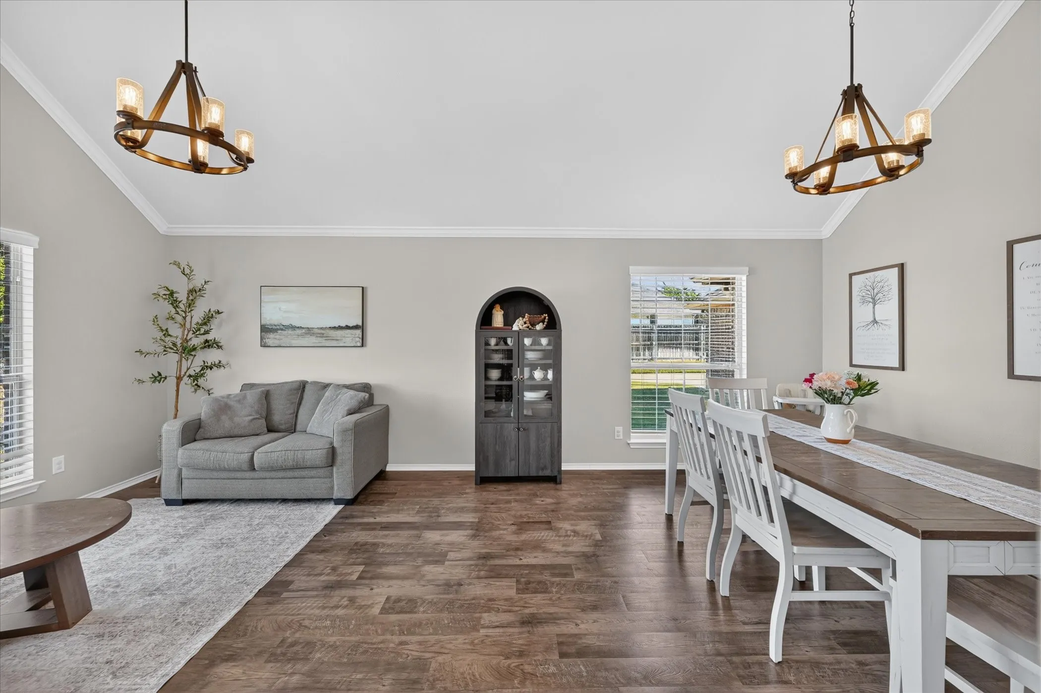 Single Family Residence For Sale in Ellis County , 6460 Fox Run Dr., Midlothian, Texas 76065, 4 Bedroom, 2 Bathroom, 2 Garage spaces, 2,321 Sqft, built in 2010, mls#21389891, Real Estate Agent in Midlothian, Homes For Sale in Ellis county, Homes For Sale in Midlothian, Realtor in Midlothian Texas, Real Estate Brokerage Independent Realty Texas, Luminita Cordes Realtor