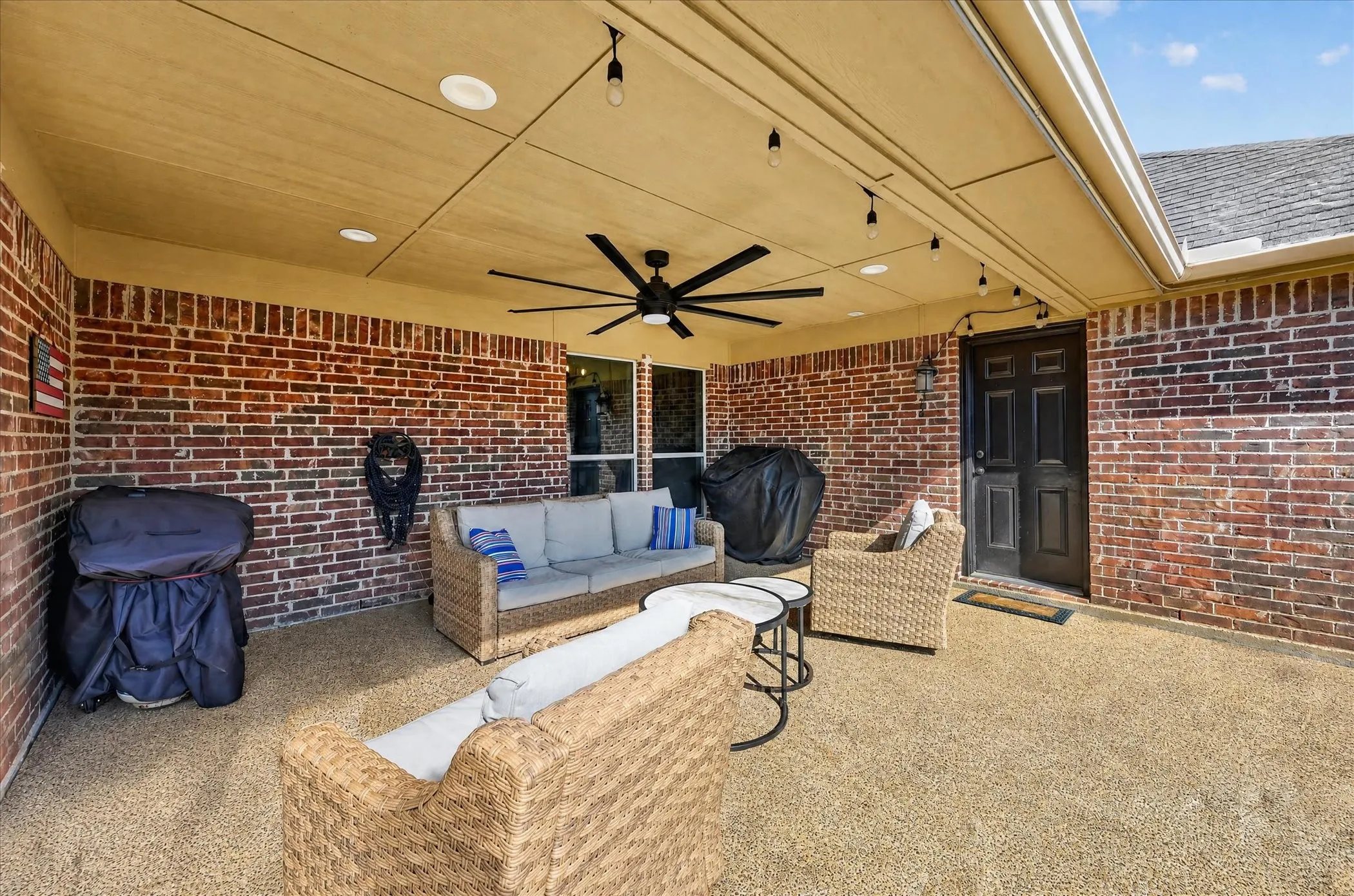 Single Family Residence For Sale in Ellis County , 6460 Fox Run Dr., Midlothian, Texas 76065, 4 Bedroom, 2 Bathroom, 2 Garage spaces, 2,321 Sqft, built in 2010, mls#21389891, Real Estate Agent in Midlothian, Homes For Sale in Ellis county, Homes For Sale in Midlothian, Realtor in Midlothian Texas, Real Estate Brokerage Independent Realty Texas, Luminita Cordes Realtor