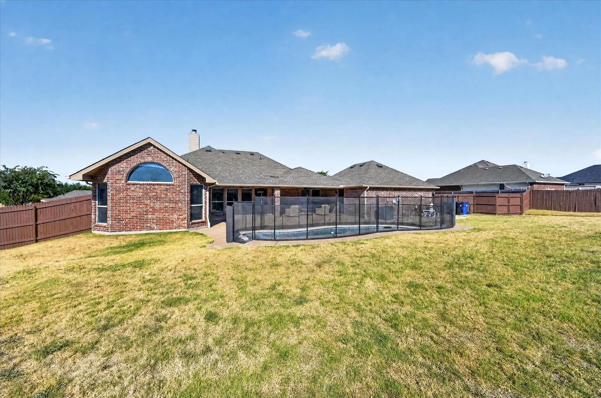 Single Family Residence For Sale in Ellis County , 6460 Fox Run Dr., Midlothian, Texas 76065, 4 Bedroom, 2 Bathroom, 2 Garage spaces, 2,321 Sqft, built in 2010, mls#21389891, Real Estate Agent in Midlothian, Homes For Sale in Ellis county, Homes For Sale in Midlothian, Realtor in Midlothian Texas, Real Estate Brokerage Independent Realty Texas, Luminita Cordes Realtor