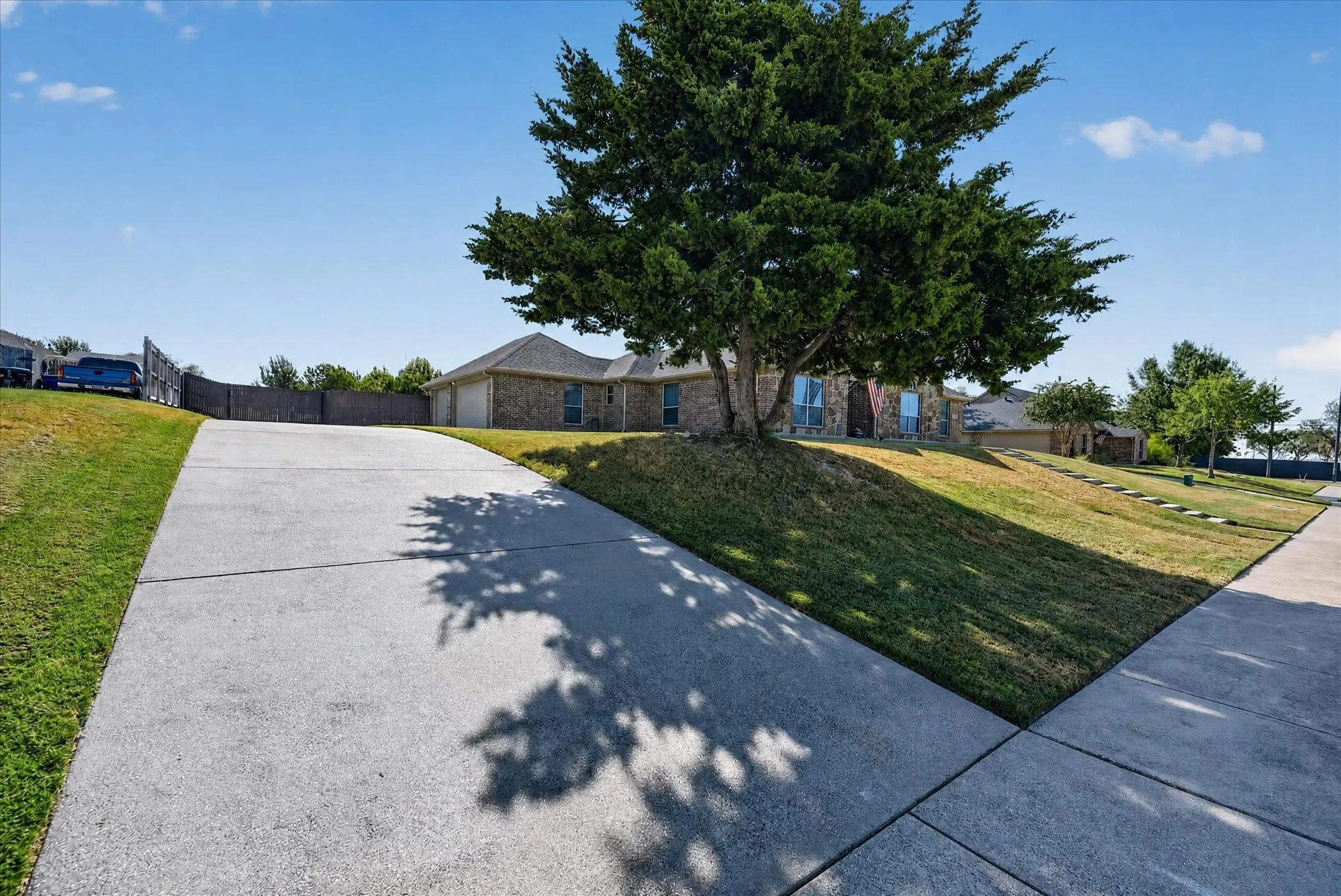 Single Family Residence For Sale in Ellis County , 6460 Fox Run Dr., Midlothian, Texas 76065, 4 Bedroom, 2 Bathroom, 2 Garage spaces, 2,321 Sqft, built in 2010, mls#21389891, Real Estate Agent in Midlothian, Homes For Sale in Ellis county, Homes For Sale in Midlothian, Realtor in Midlothian Texas, Real Estate Brokerage Independent Realty Texas, Luminita Cordes Realtor