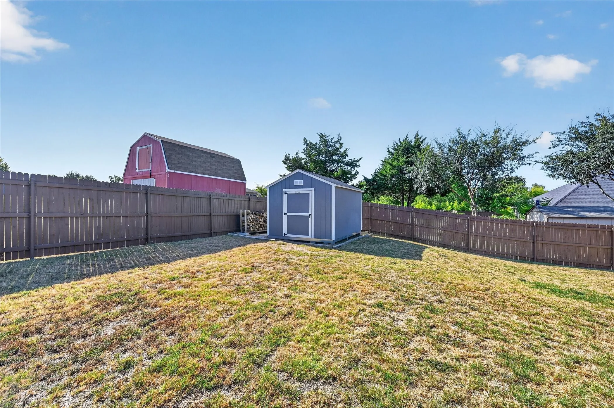 Single Family Residence For Sale in Ellis County , 6460 Fox Run Dr., Midlothian, Texas 76065, 4 Bedroom, 2 Bathroom, 2 Garage spaces, 2,321 Sqft, built in 2010, mls#21389891, Real Estate Agent in Midlothian, Homes For Sale in Ellis county, Homes For Sale in Midlothian, Realtor in Midlothian Texas, Real Estate Brokerage Independent Realty Texas, Luminita Cordes Realtor