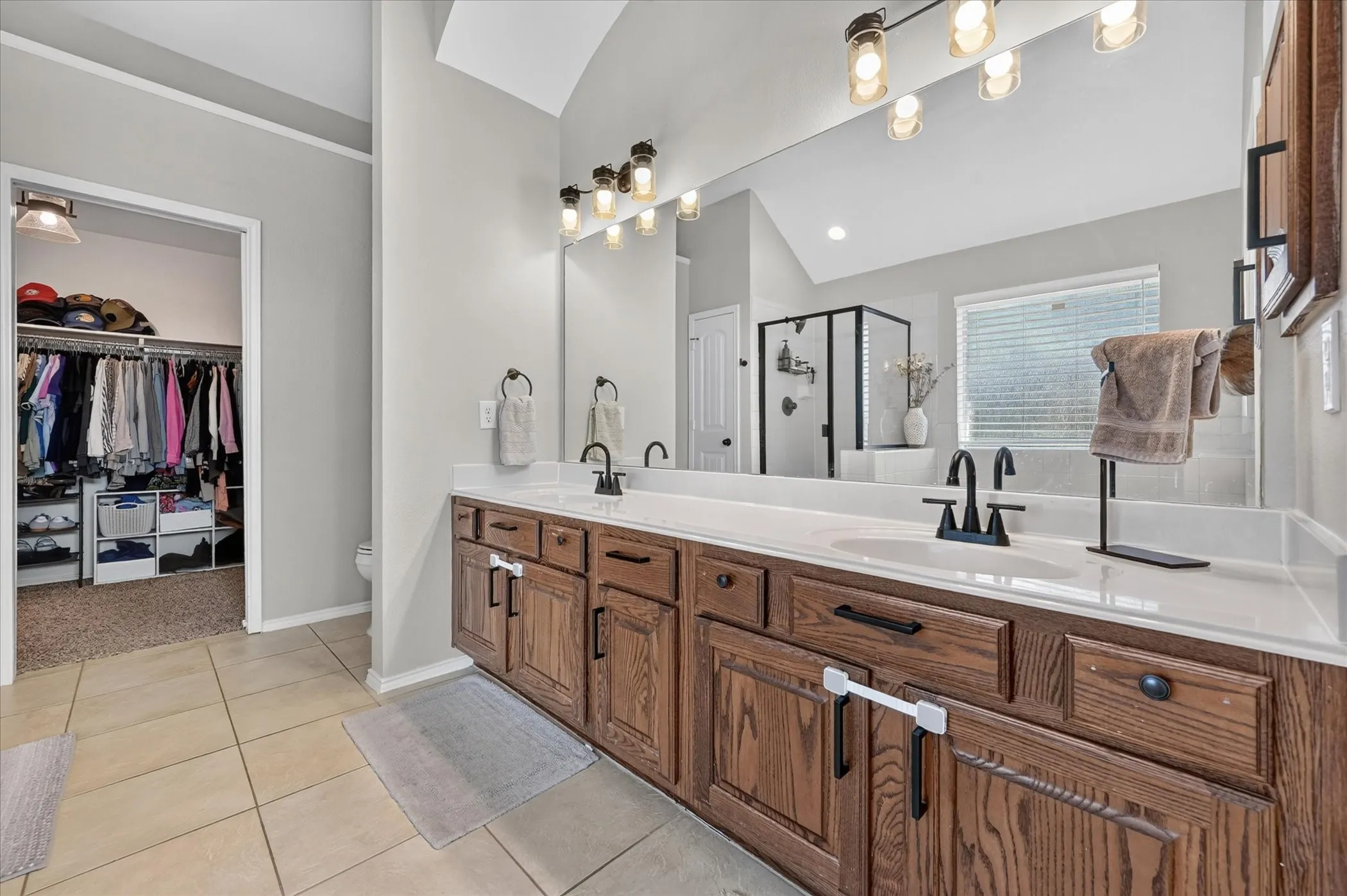 Single Family Residence For Sale in Ellis County , 6460 Fox Run Dr., Midlothian, Texas 76065, 4 Bedroom, 2 Bathroom, 2 Garage spaces, 2,321 Sqft, built in 2010, mls#21389891, Real Estate Agent in Midlothian, Homes For Sale in Ellis county, Homes For Sale in Midlothian, Realtor in Midlothian Texas, Real Estate Brokerage Independent Realty Texas, Luminita Cordes Realtor
